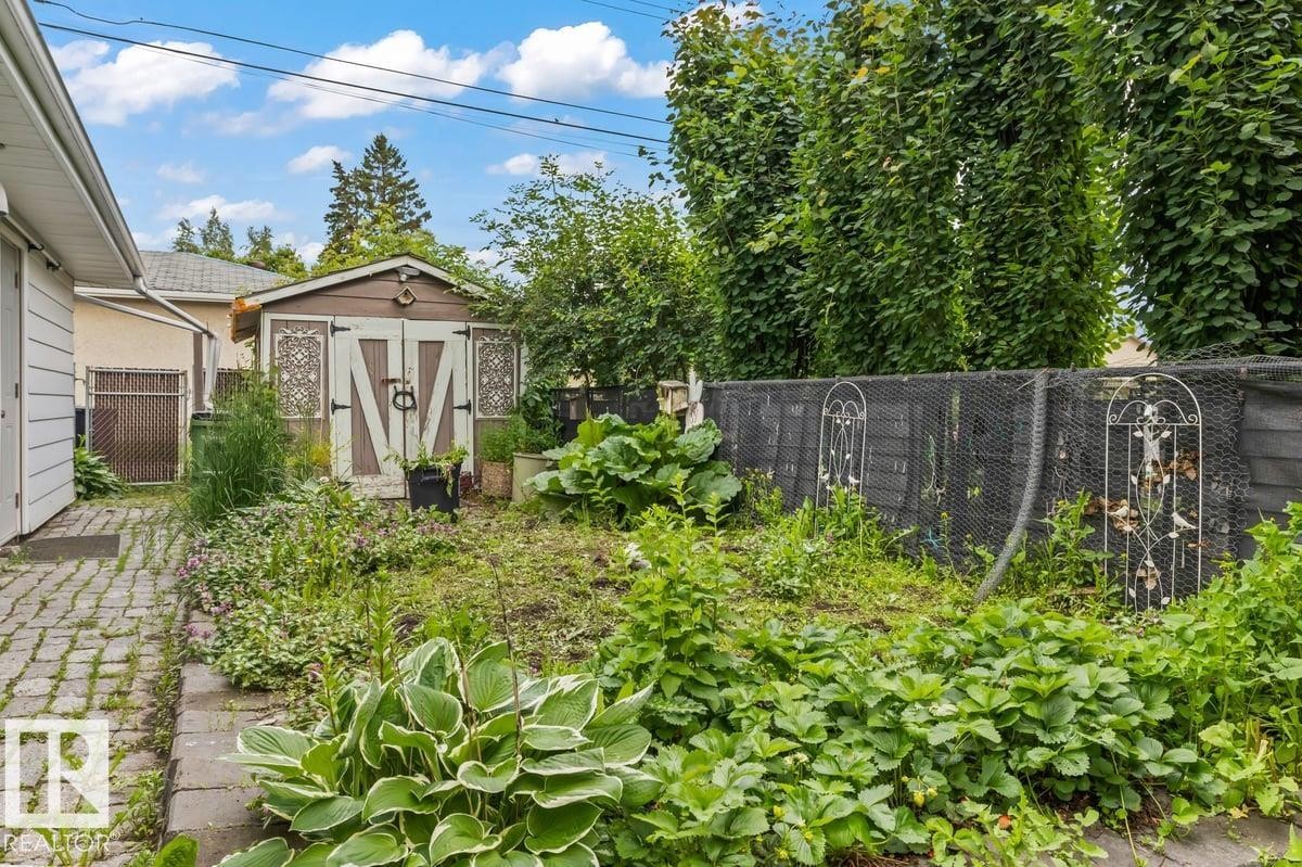 9304 128A Avenue Nw, Edmonton, AB - Outdoor