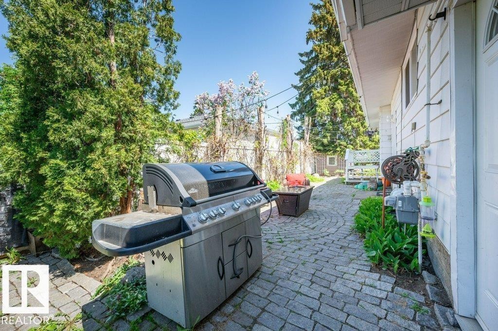 9304 128A Avenue Nw, Edmonton, AB - Outdoor