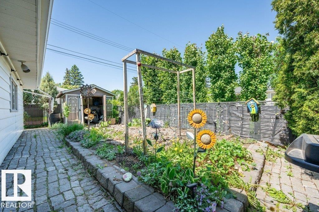 9304 128A Avenue Nw, Edmonton, AB - Outdoor