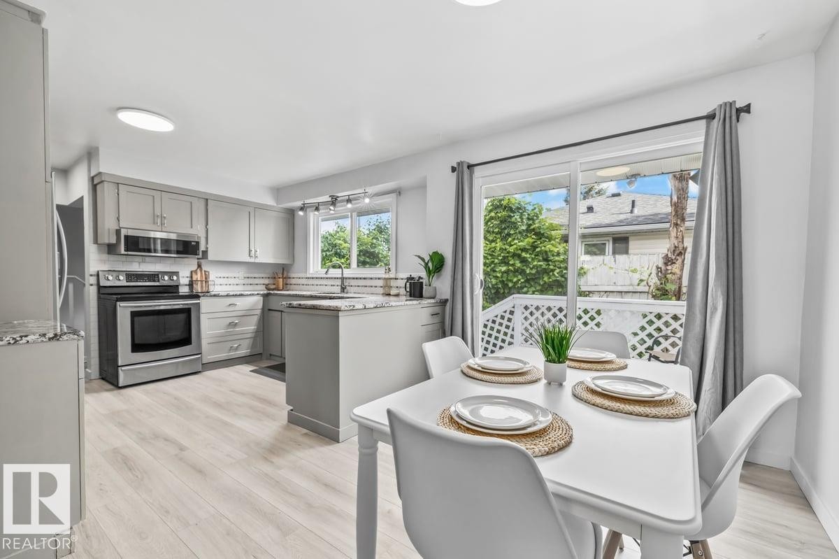9304 128A Avenue Nw, Edmonton, AB - Indoor