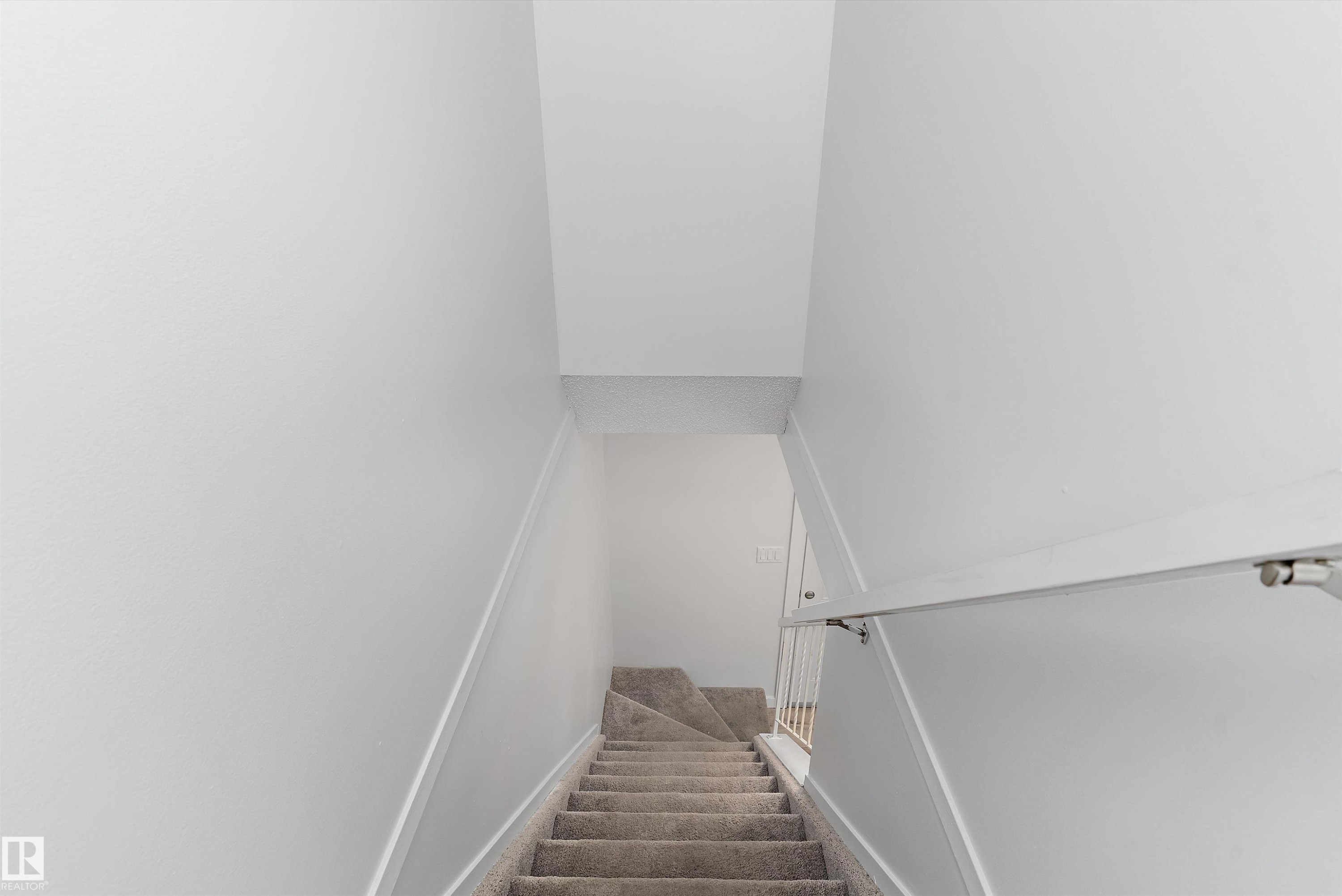 5 Mcleod Place Nw, Edmonton, AB - Indoor