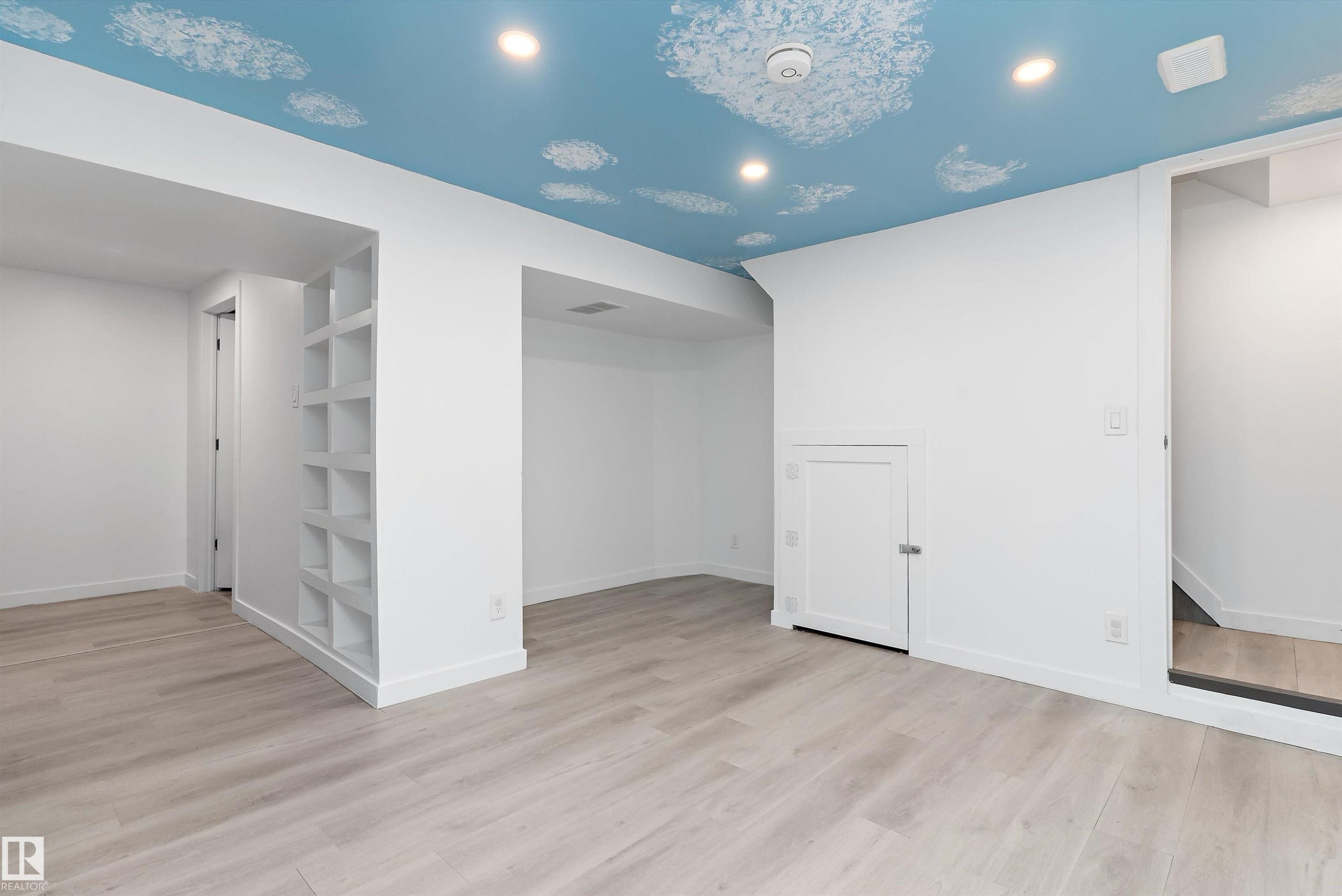 5 Mcleod Place Nw, Edmonton, AB - Indoor Photo Showing Other Room