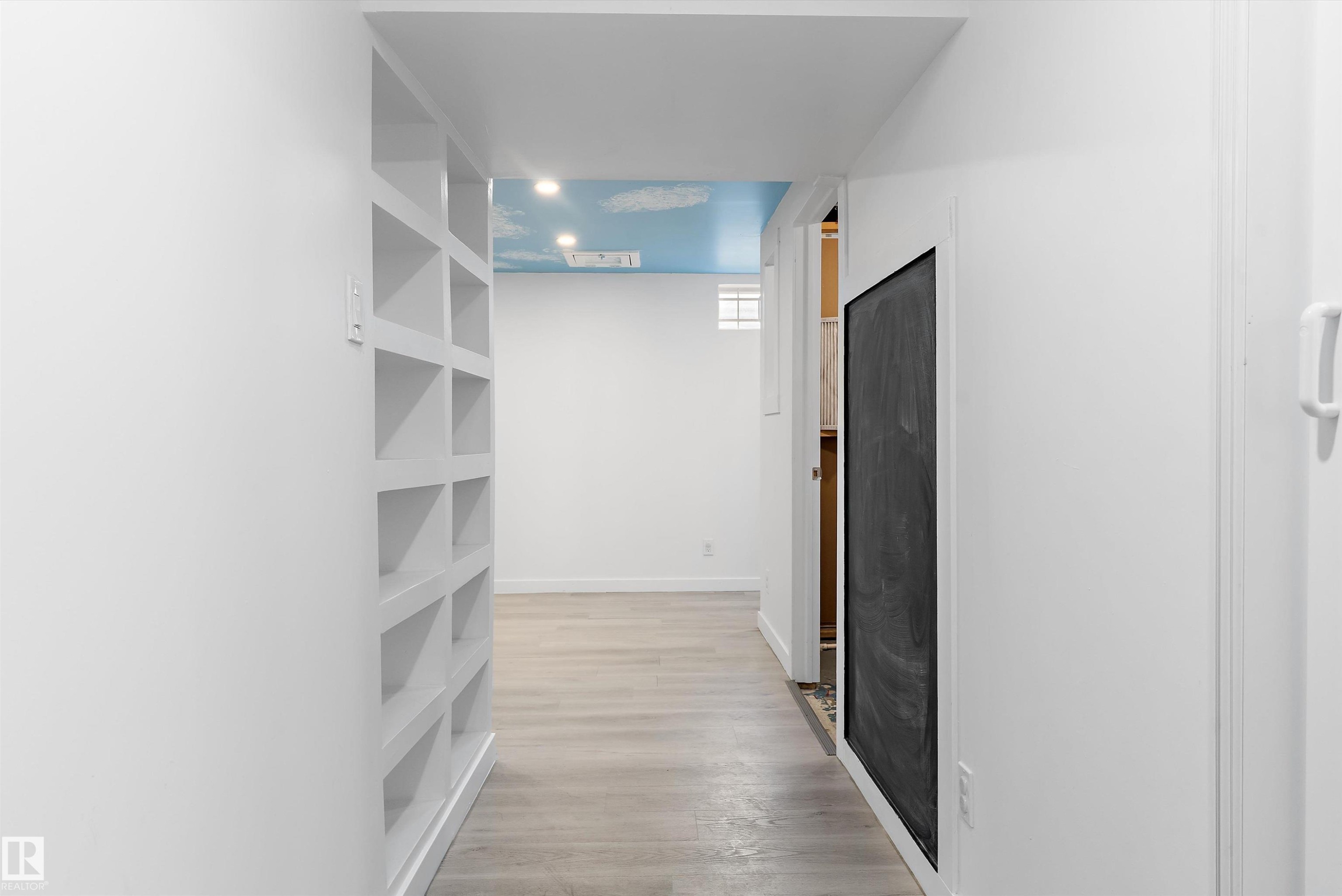 5 Mcleod Place Nw, Edmonton, AB - Indoor