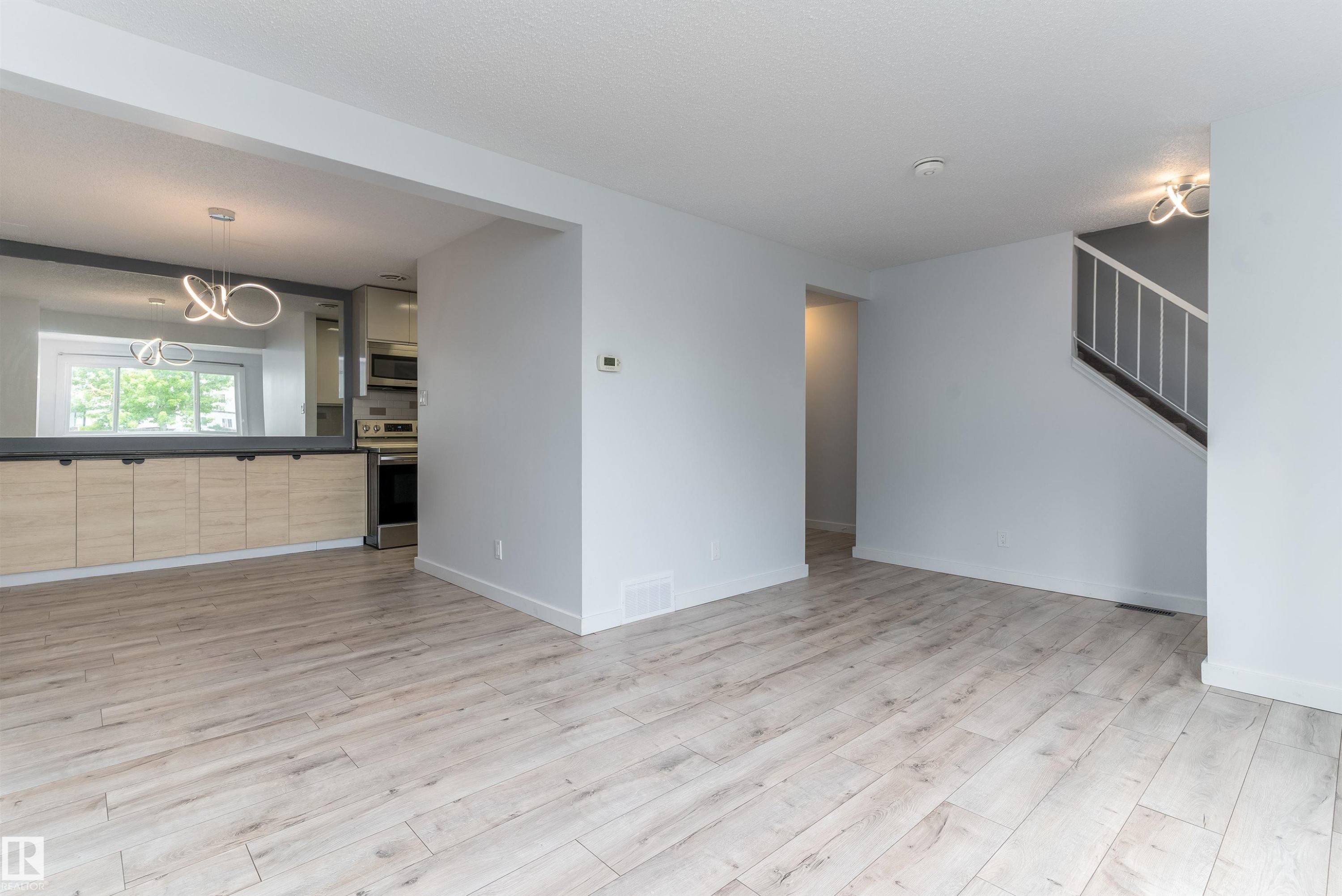 5 Mcleod Place Nw, Edmonton, AB - Indoor