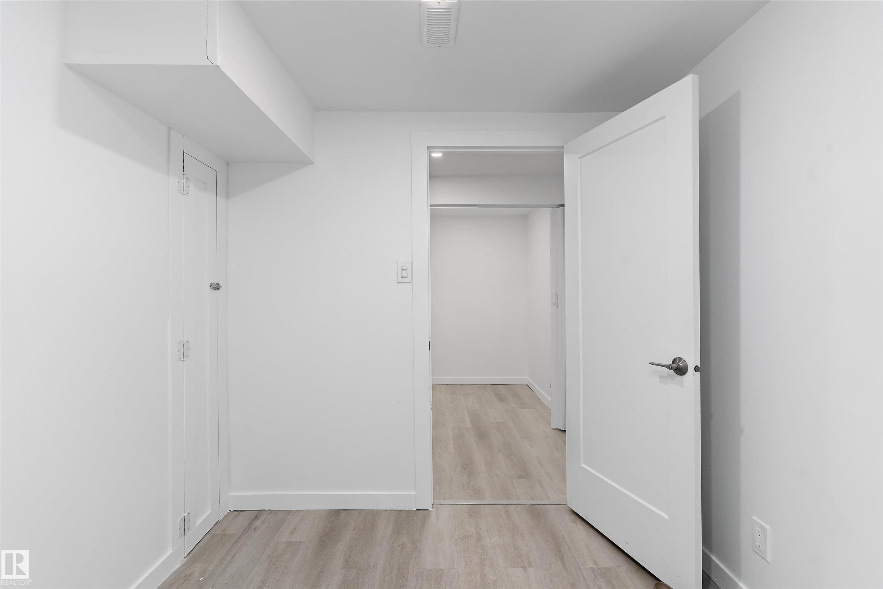 5 Mcleod Place Nw, Edmonton, AB - Indoor