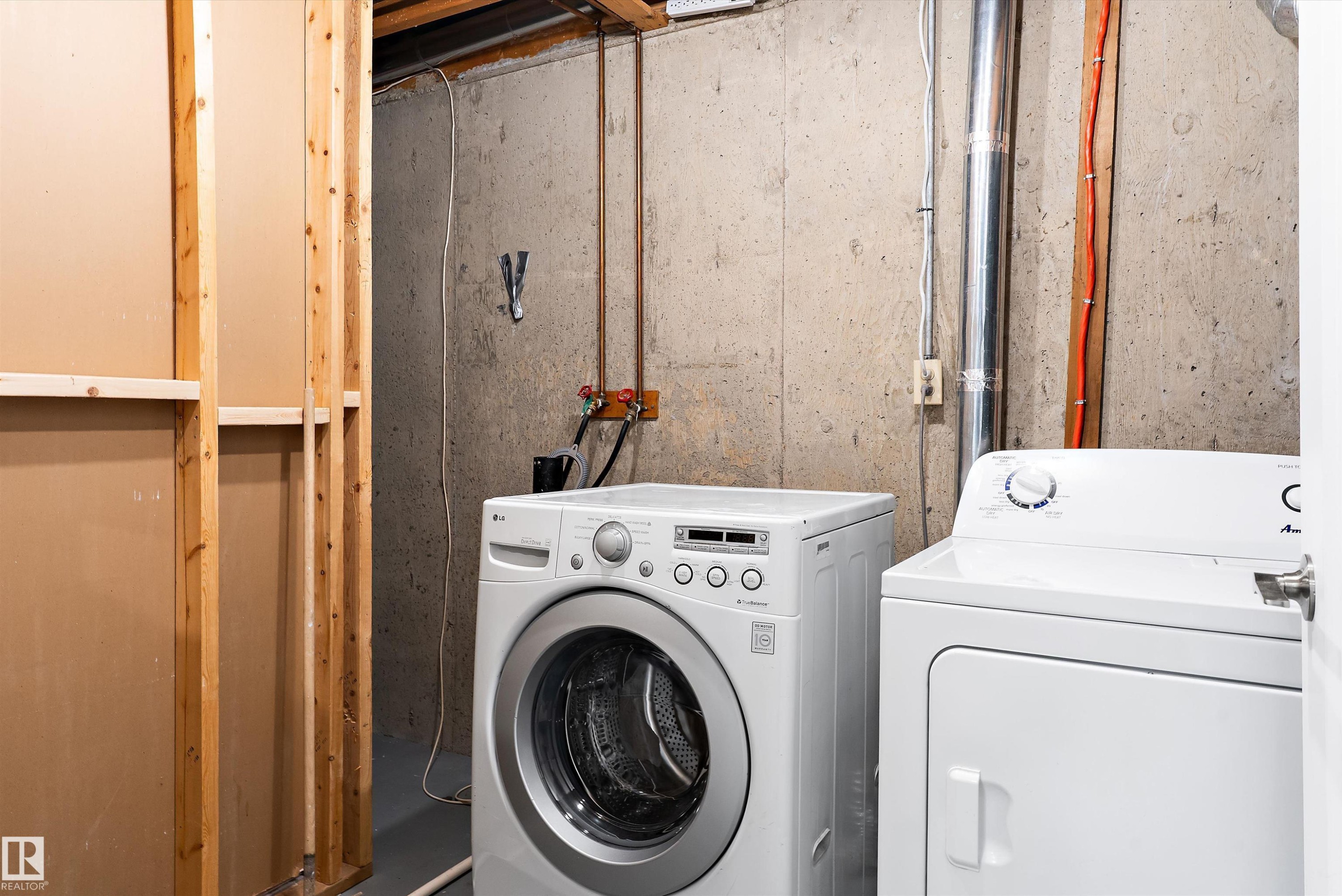 5 Mcleod Place Nw, Edmonton, AB - Indoor Photo Showing Laundry Room
