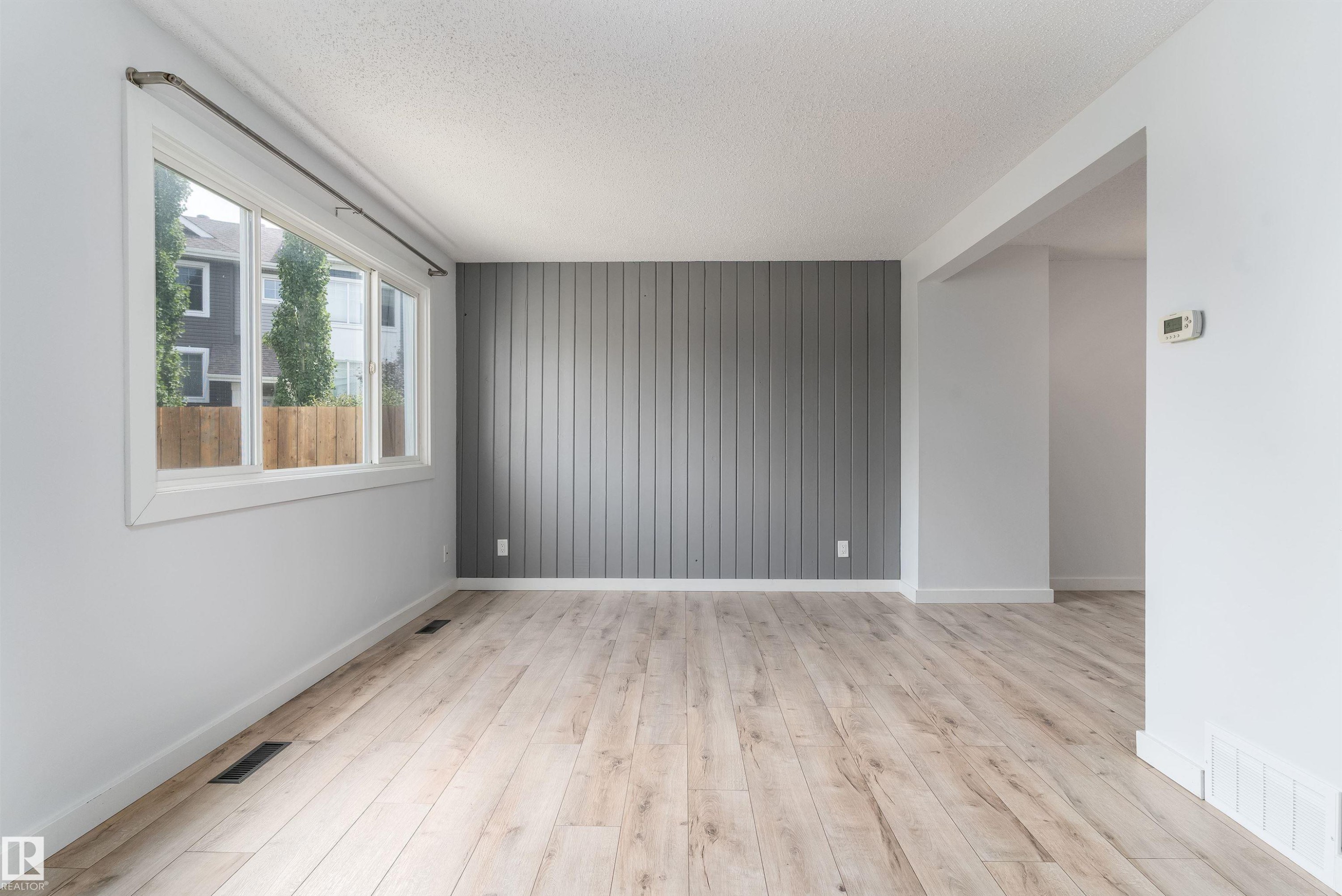5 Mcleod Place Nw, Edmonton, AB - Indoor Photo Showing Other Room
