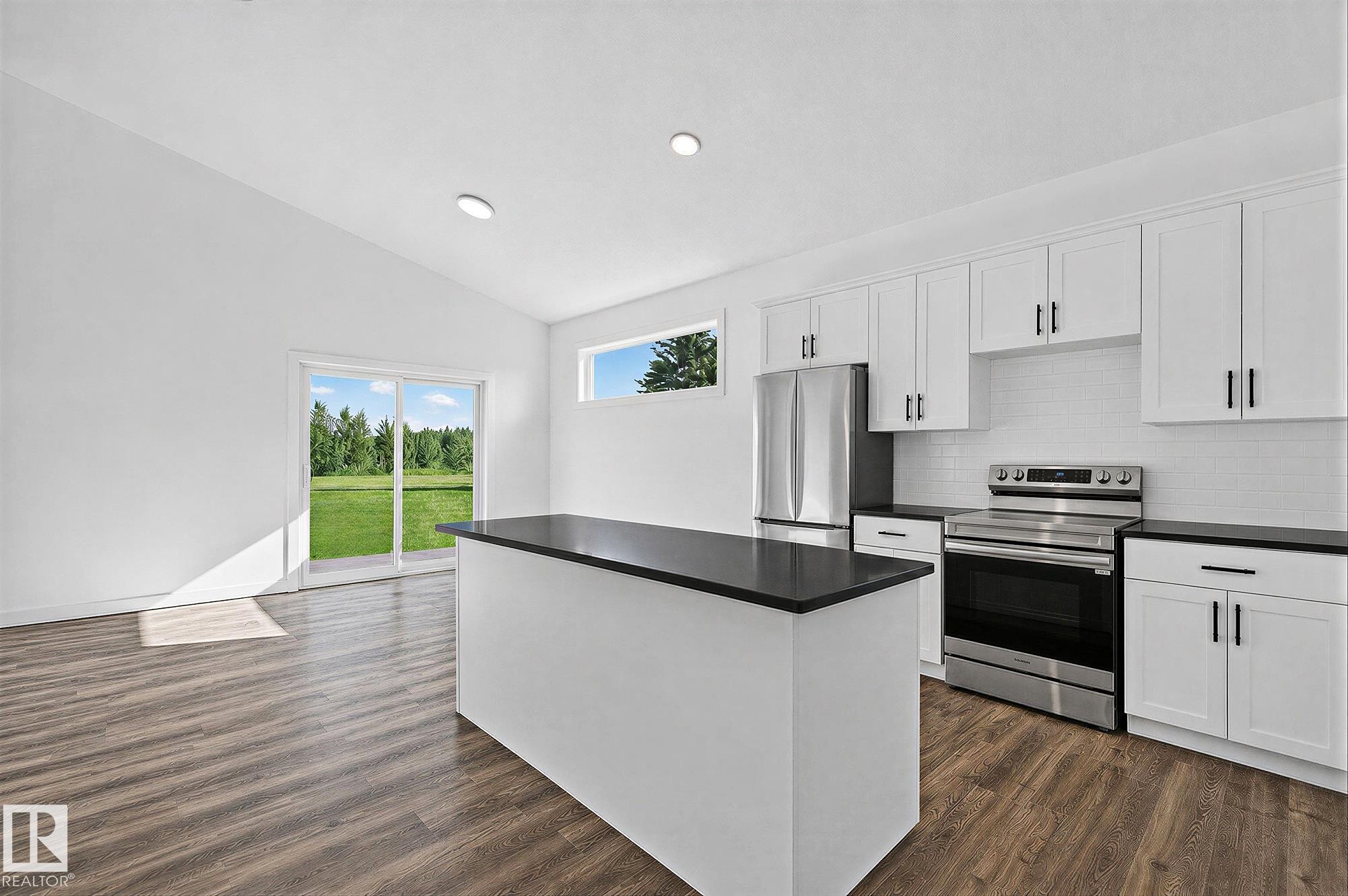 4804 53 Avenue, Thorsby, AB - Indoor Photo Showing Kitchen With Stainless Steel Kitchen