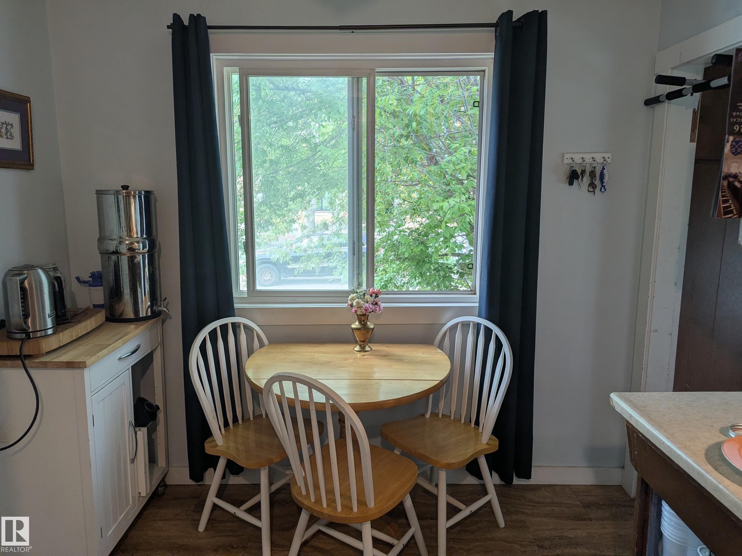 10650 76 Avenue, Edmonton, AB - Indoor Photo Showing Dining Room