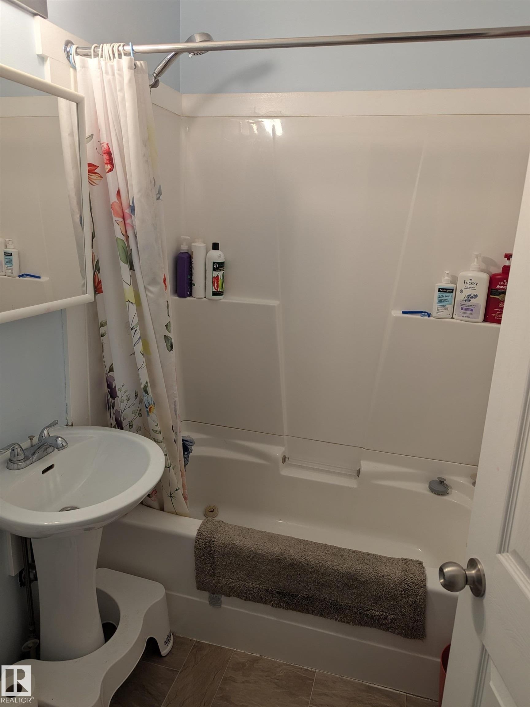 10650 76 Avenue, Edmonton, AB - Indoor Photo Showing Bathroom