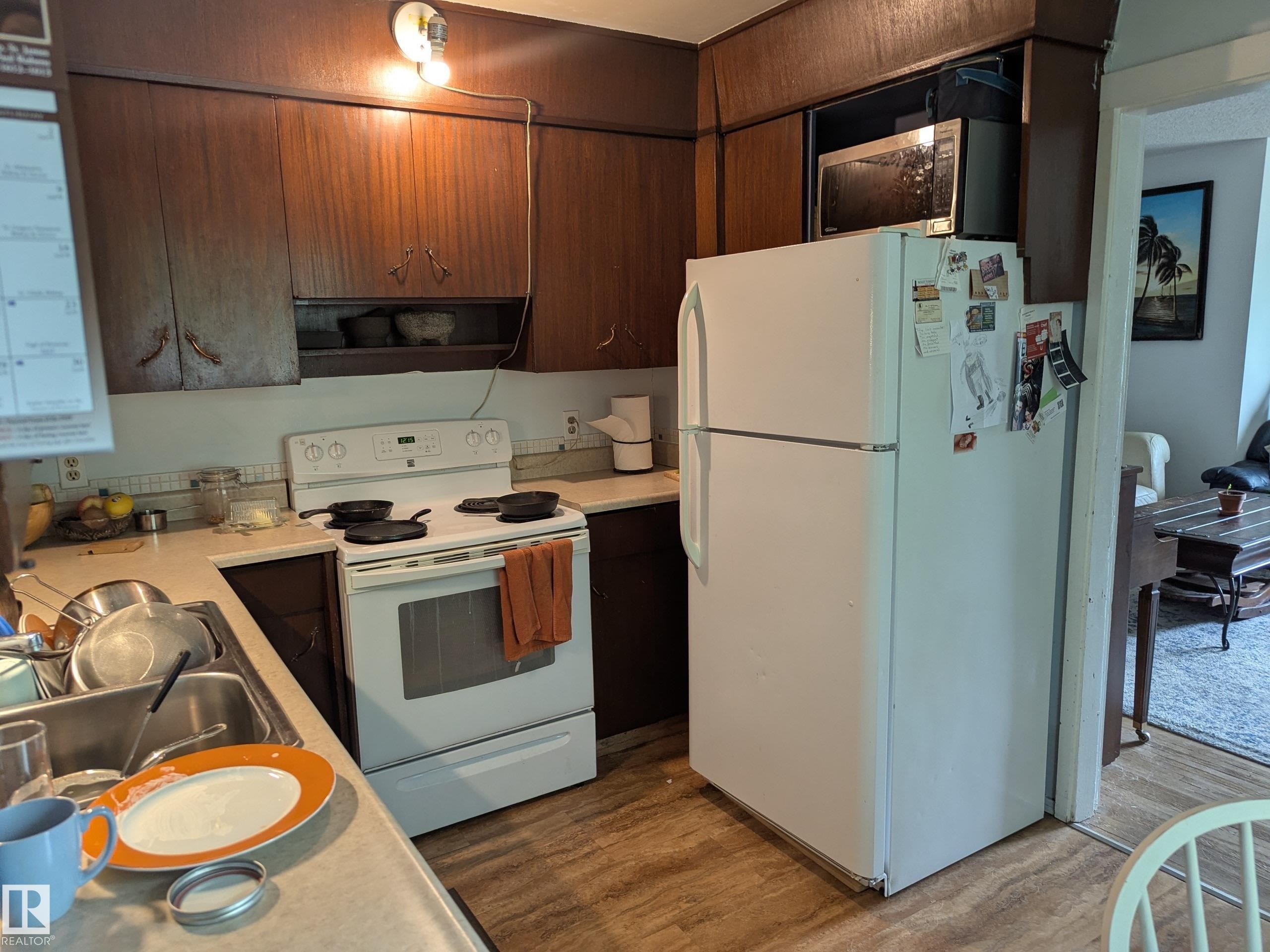 10650 76 Avenue, Edmonton, AB - Indoor Photo Showing Kitchen
