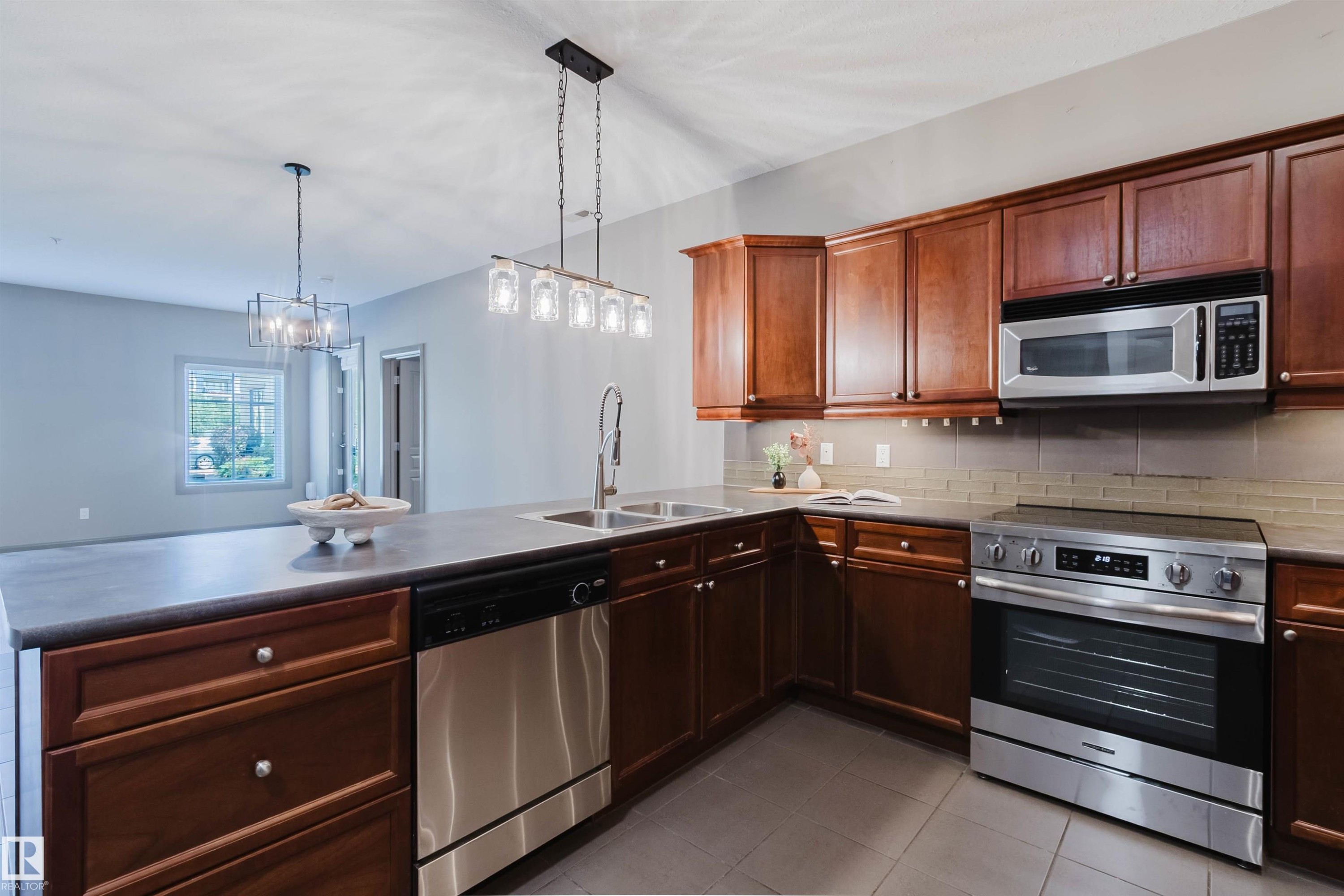 #106 160 Magrath Rd Nw, Edmonton, AB - Indoor Photo Showing Kitchen With Double Sink
