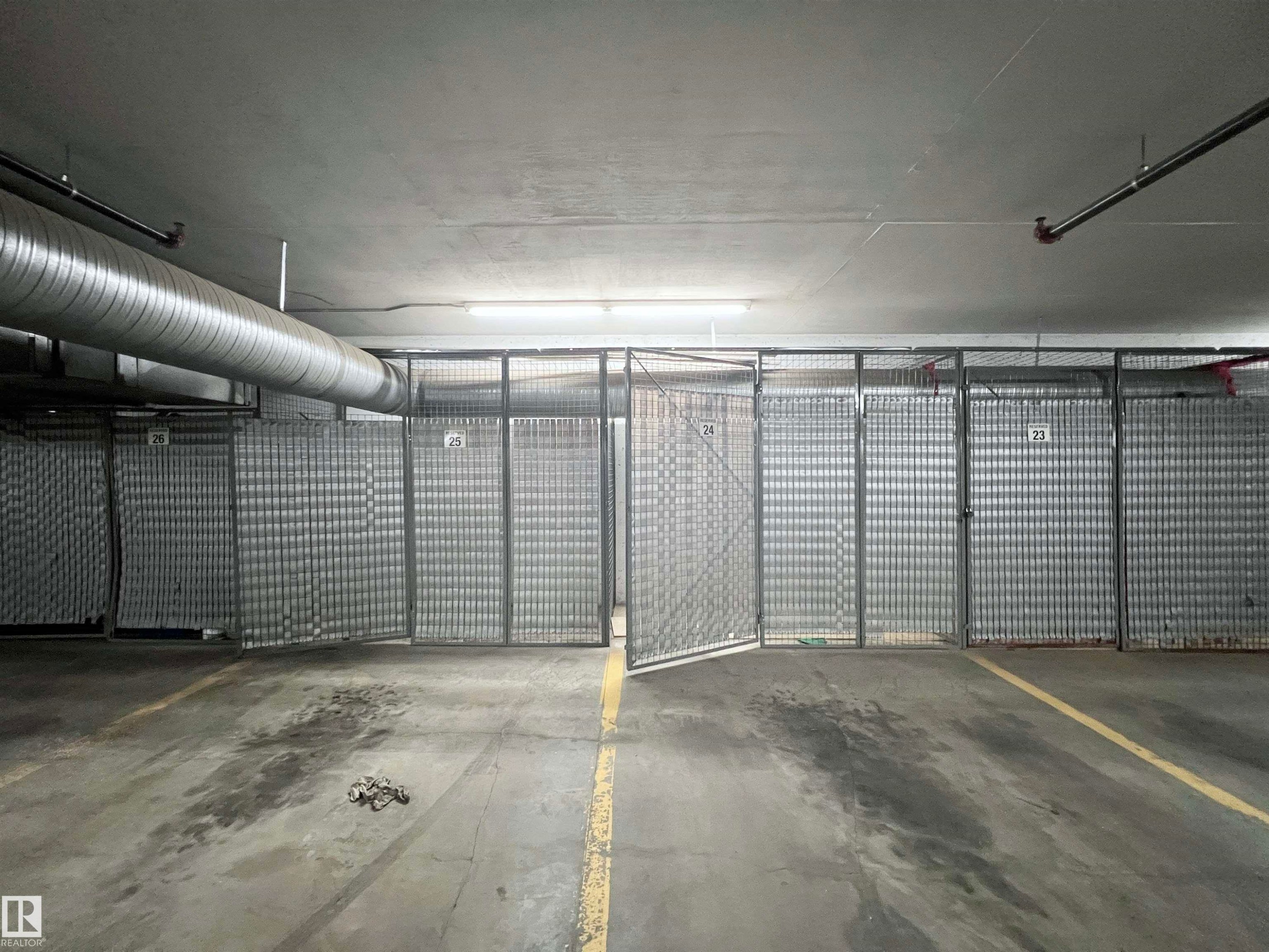 #106 160 Magrath Rd Nw, Edmonton, AB - Indoor Photo Showing Garage