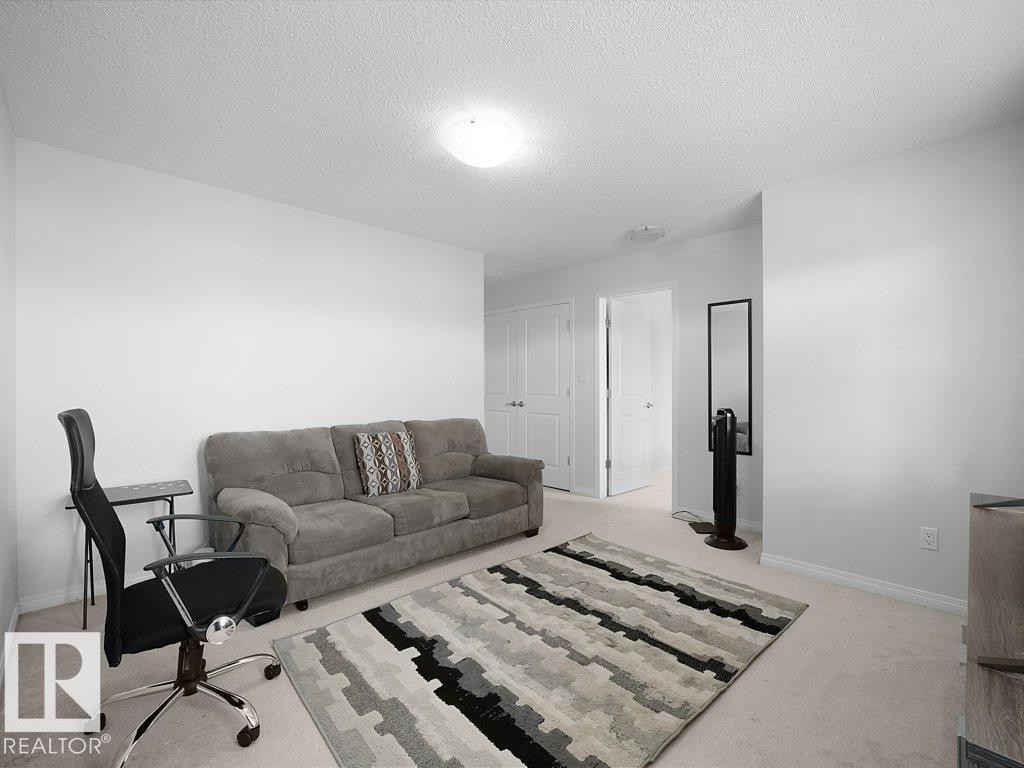 3101 Arthurs Crescent, Edmonton, AB - Indoor Photo Showing Living Room
