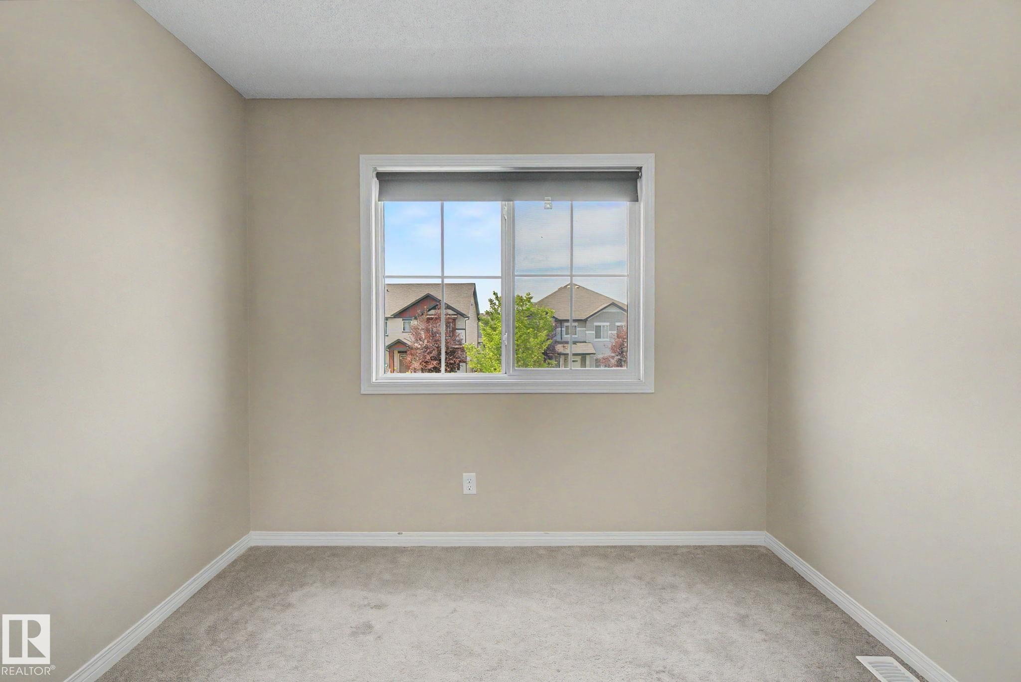 Neutral-toned walls complement the light gray carpeting - 315 Watt Boulevard Sw, Edmonton, AB - Indoor Photo Showing Other Room