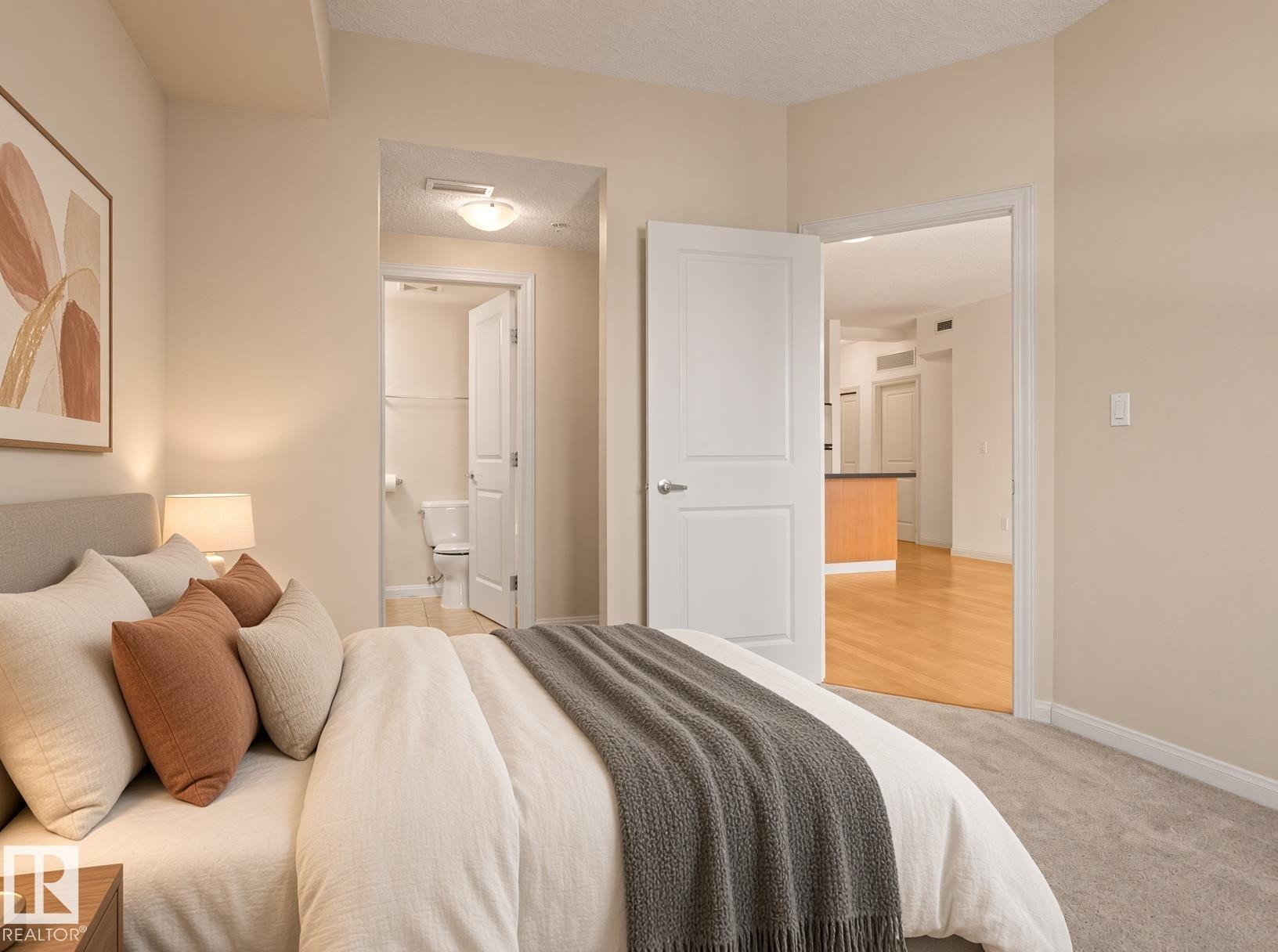 Carpeted room with a neutral color palette - #707 9819 104 St Nw, Edmonton, AB