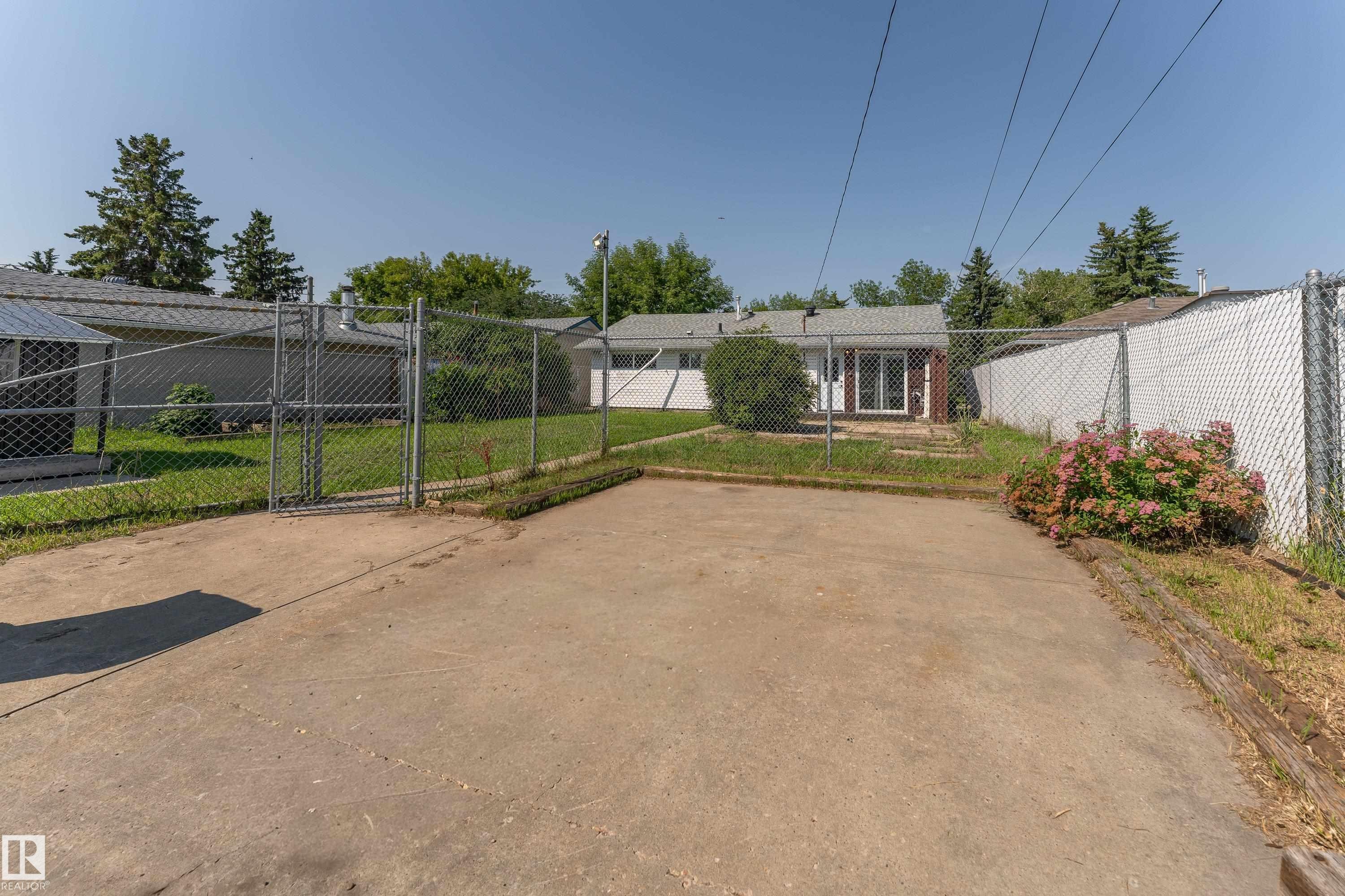 13423 112 Street Nw, Edmonton, AB - Outdoor