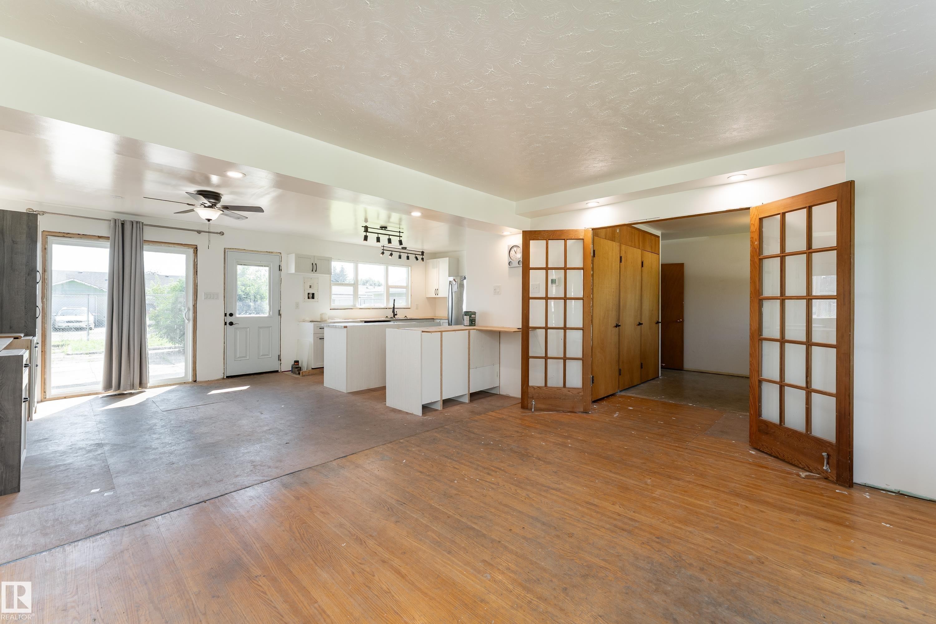 13423 112 Street Nw, Edmonton, AB - Indoor Photo Showing Other Room