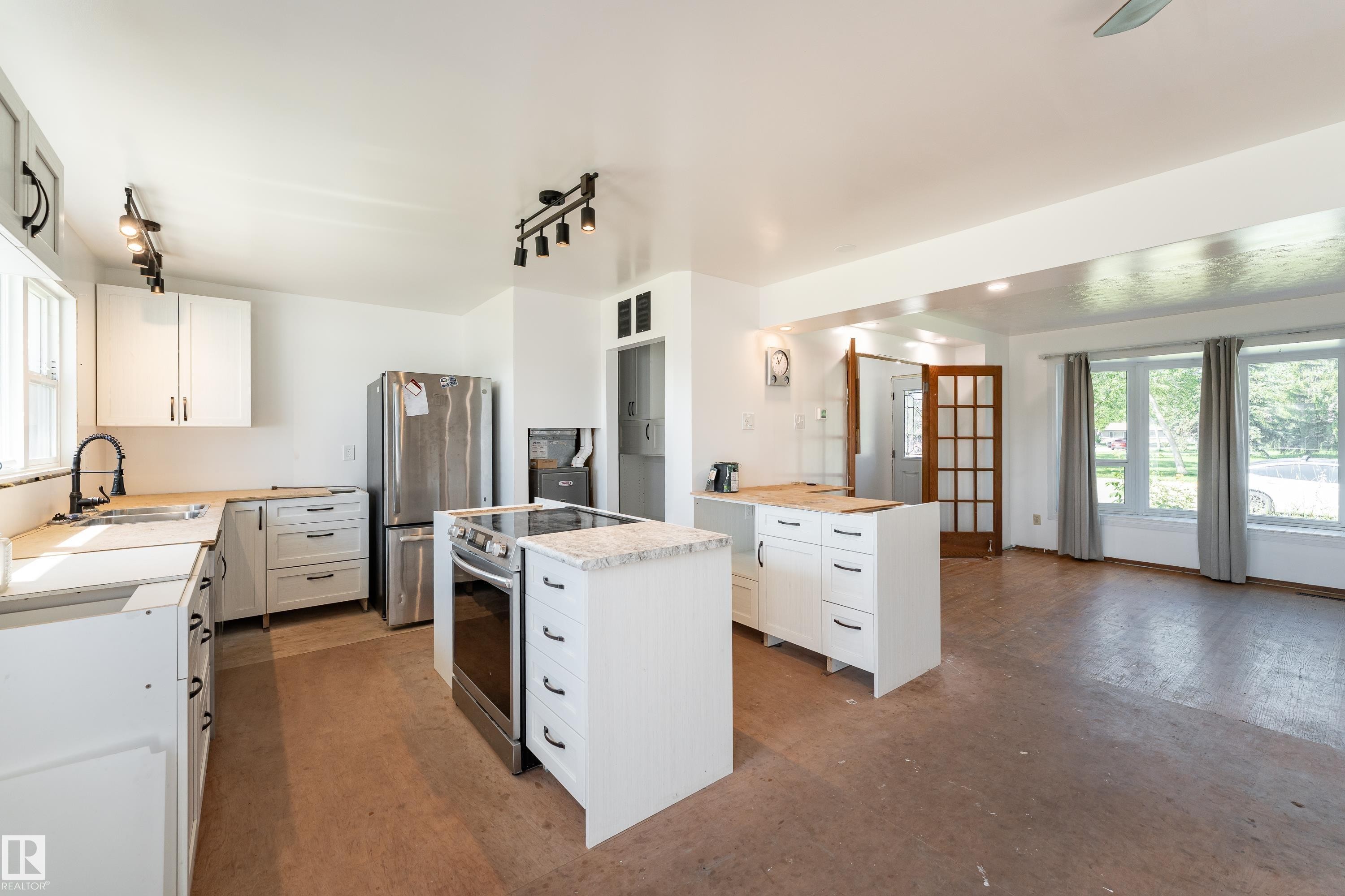 13423 112 Street Nw, Edmonton, AB - Indoor Photo Showing Kitchen With Stainless Steel Kitchen