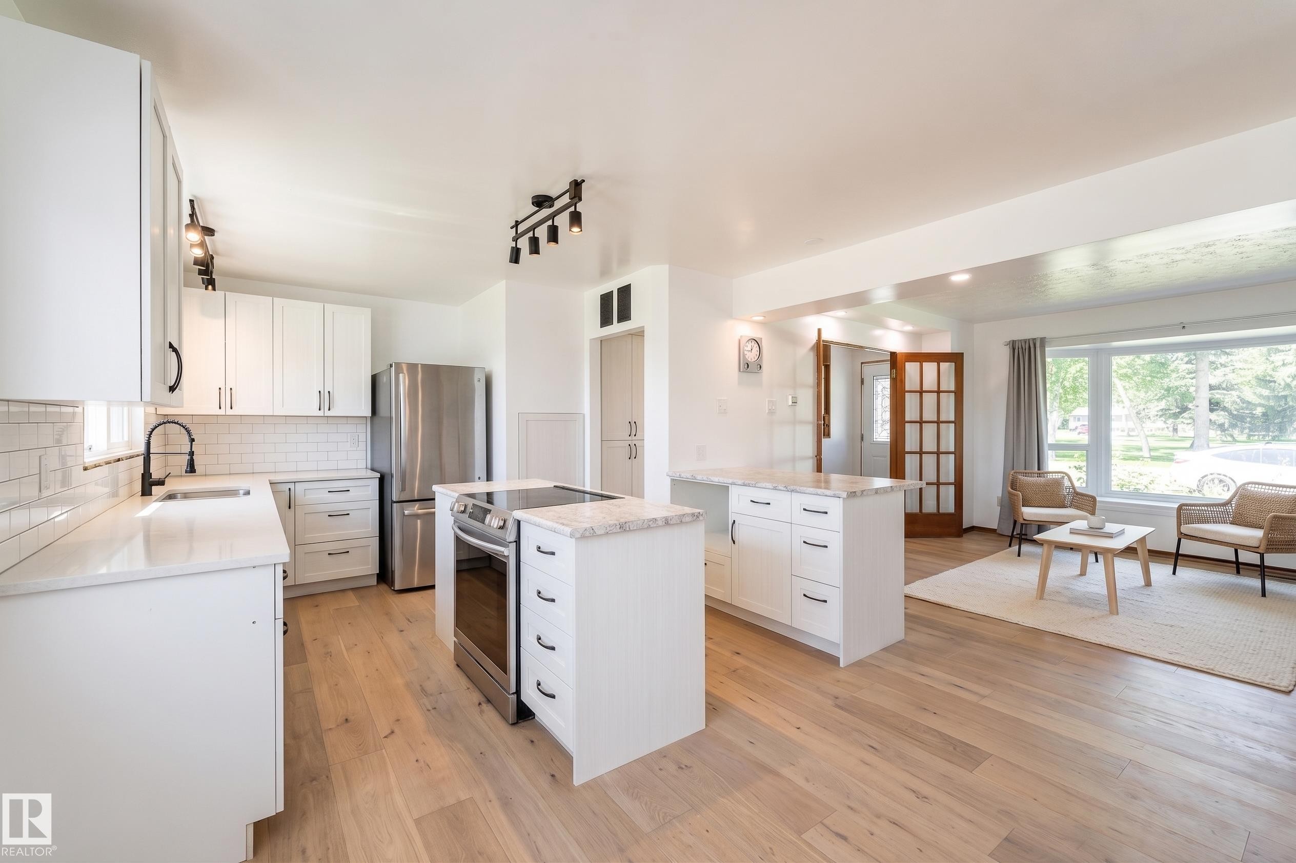 13423 112 Street Nw, Edmonton, AB - Indoor Photo Showing Kitchen