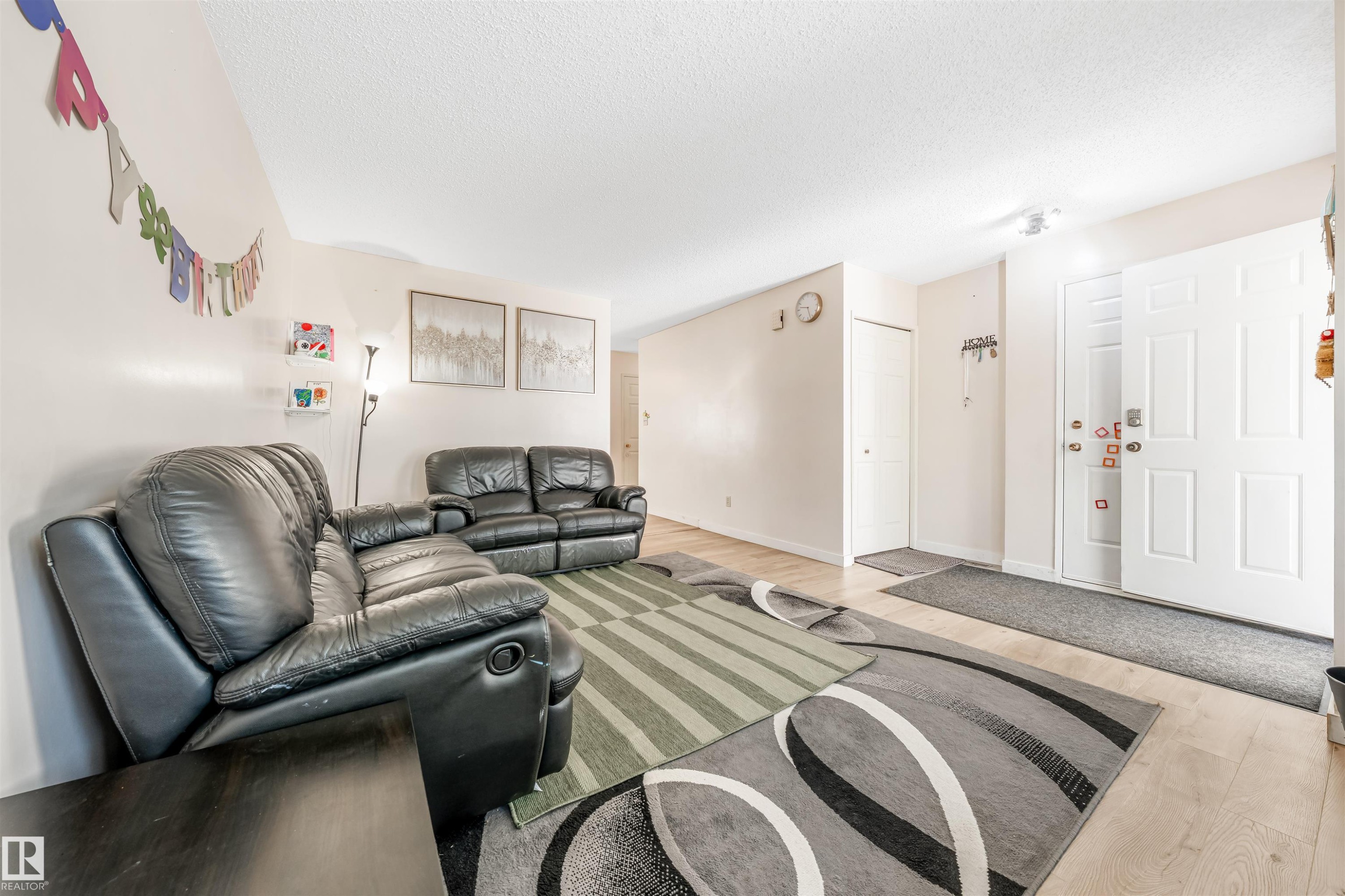 5417 14A Ave, Edmonton, AB - Indoor Photo Showing Living Room