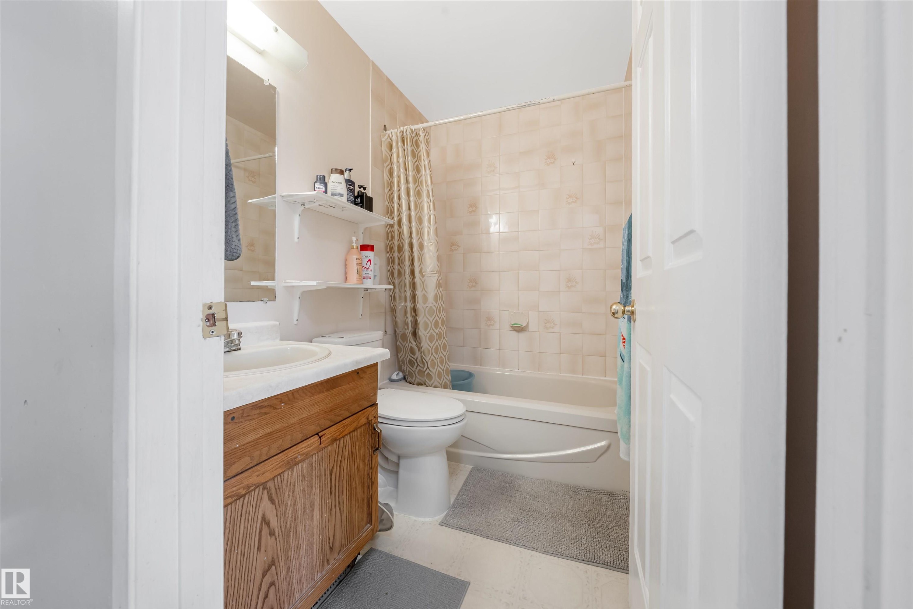 5417 14A Ave, Edmonton, AB - Indoor Photo Showing Bathroom