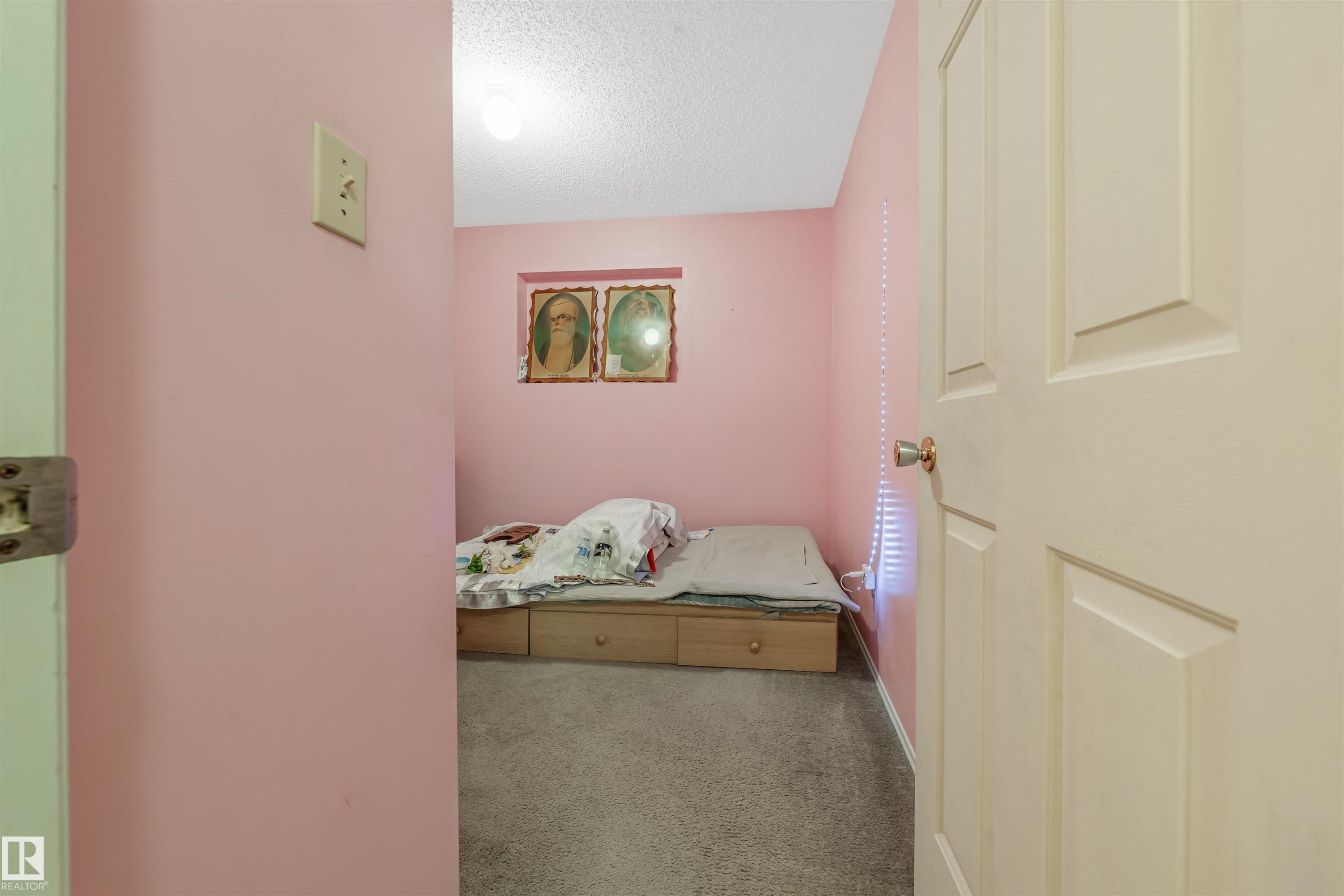 5417 14A Ave, Edmonton, AB - Indoor