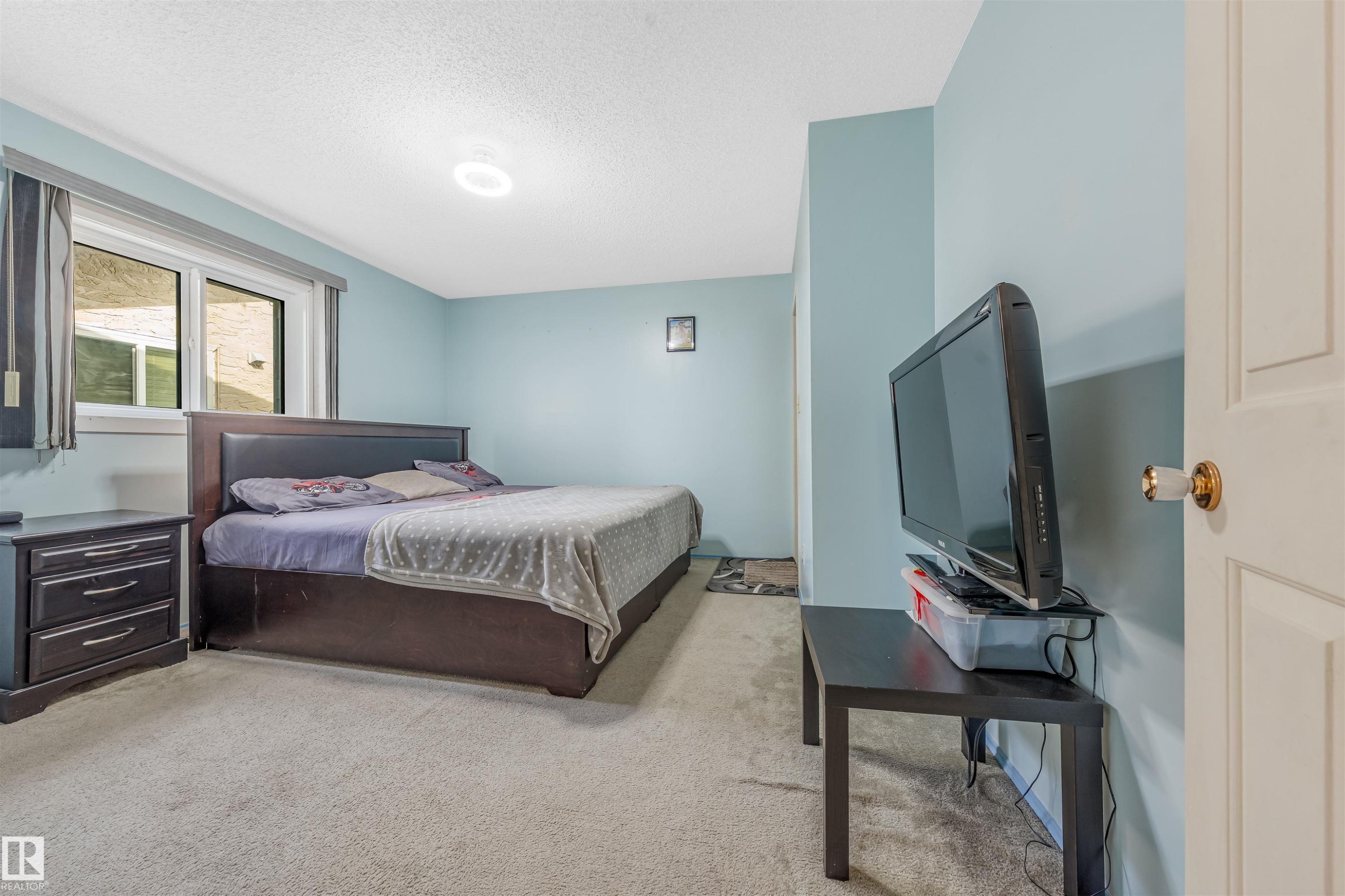 5417 14A Ave, Edmonton, AB - Indoor Photo Showing Bedroom