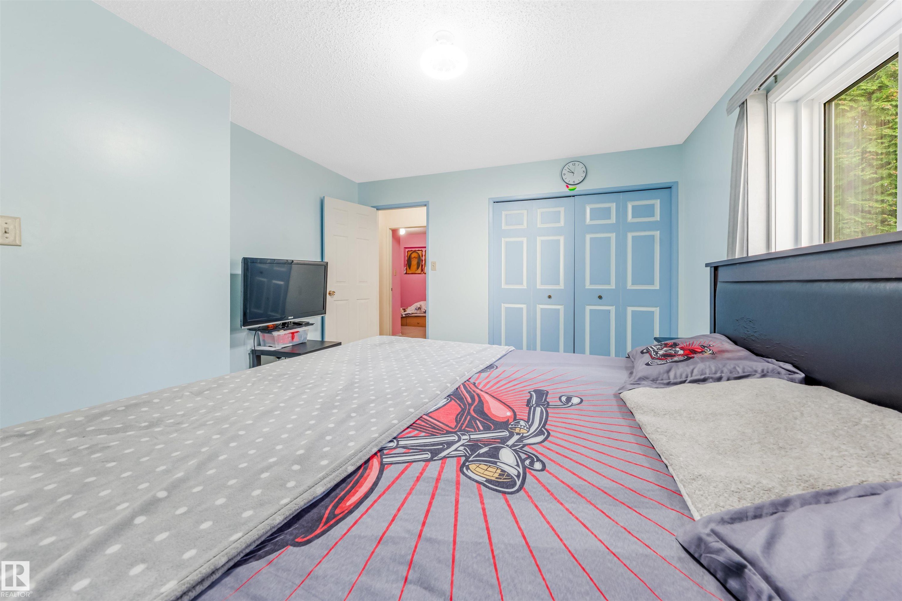 5417 14A Ave, Edmonton, AB - Indoor Photo Showing Bedroom