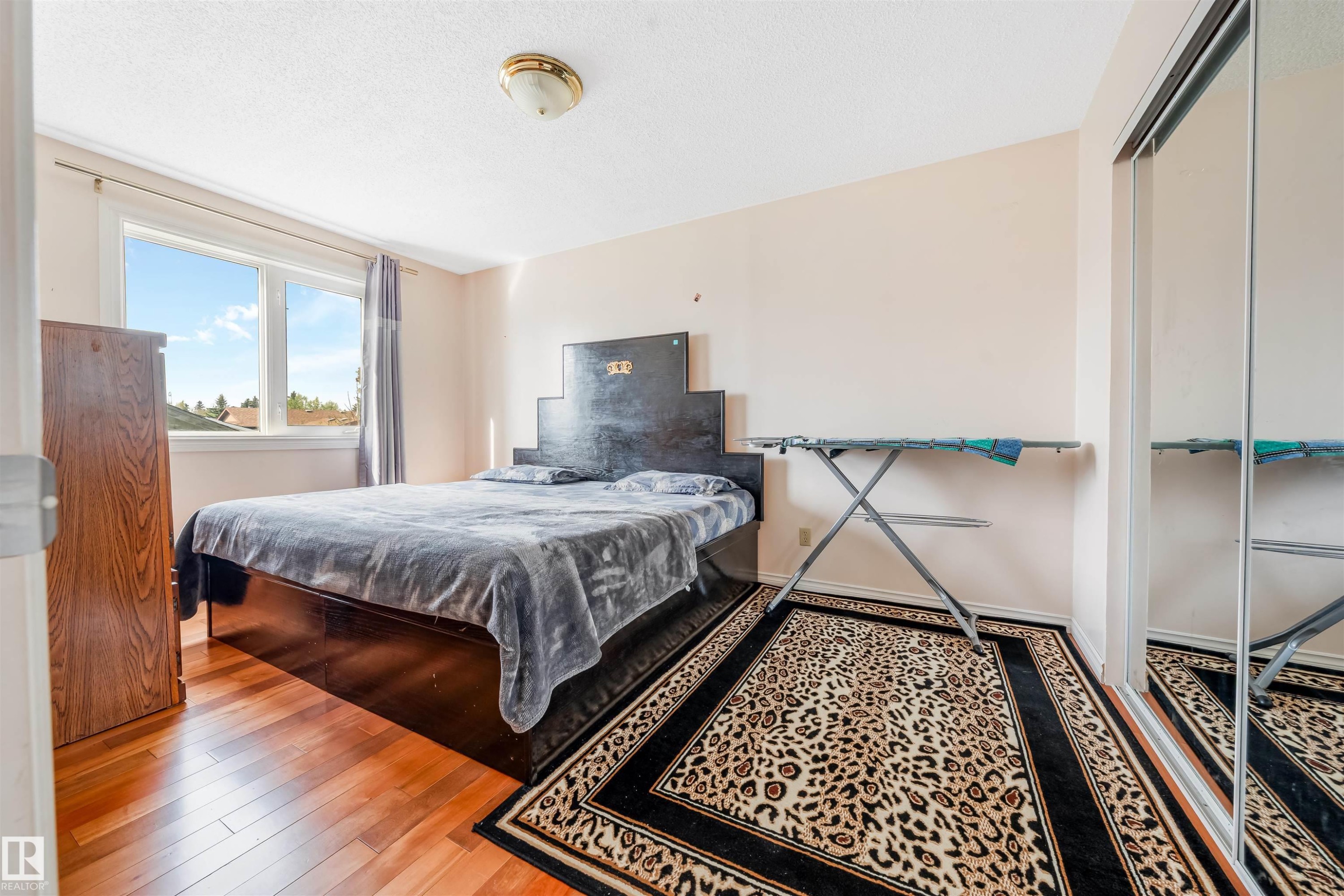 5417 14A Ave, Edmonton, AB - Indoor Photo Showing Bedroom