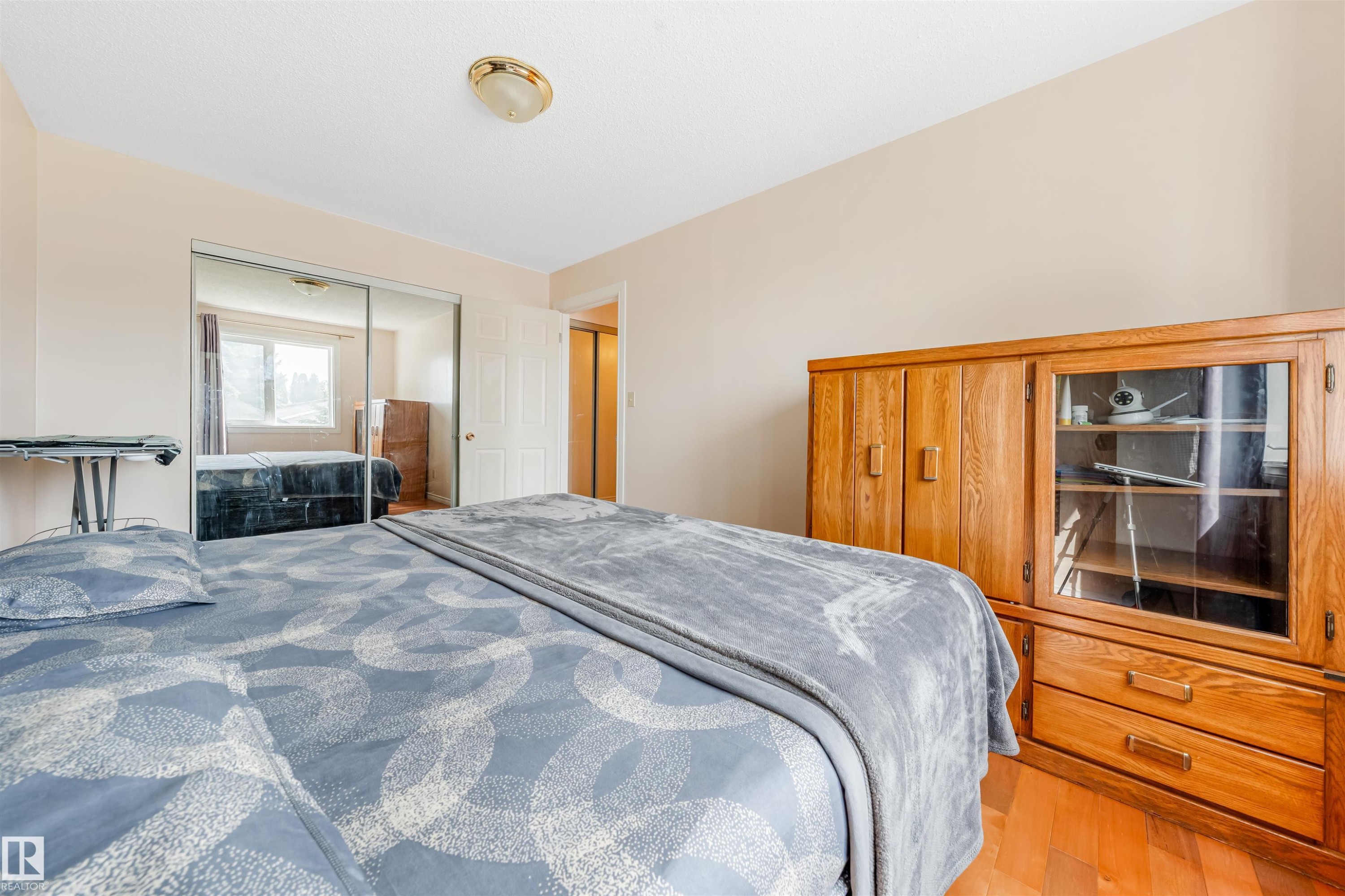 5417 14A Ave, Edmonton, AB - Indoor Photo Showing Bedroom