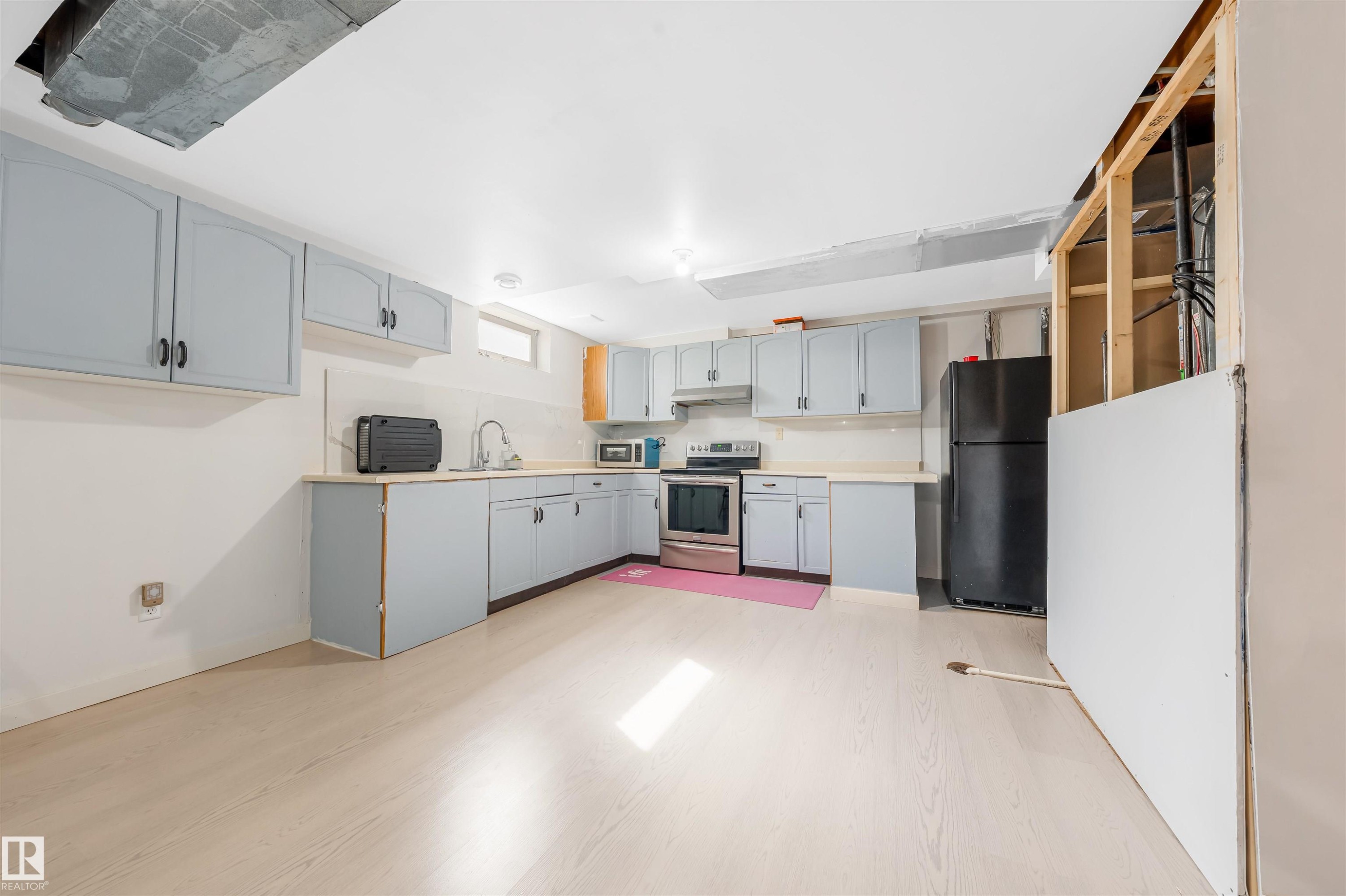 5417 14A Ave, Edmonton, AB - Indoor Photo Showing Kitchen