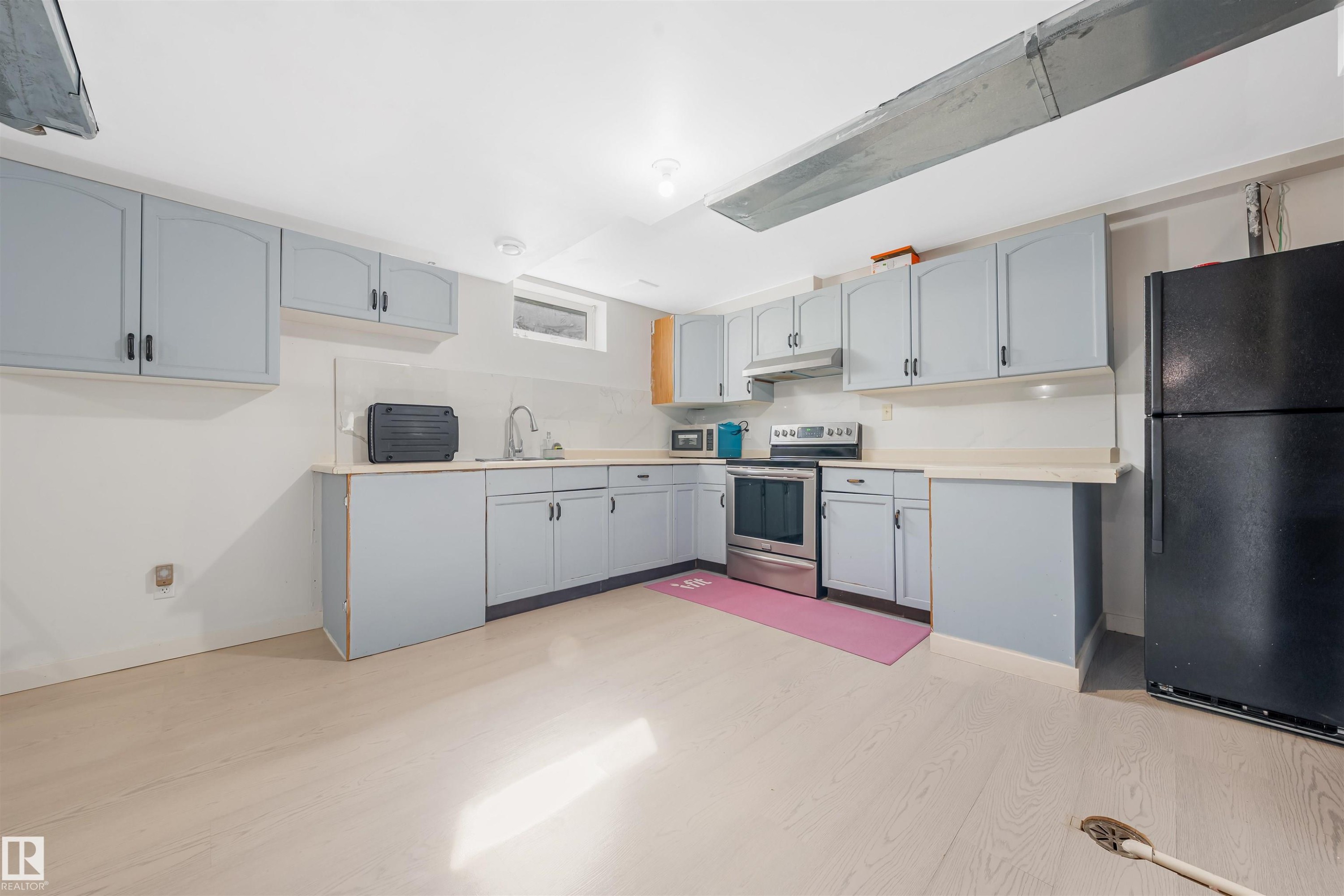 5417 14A Ave, Edmonton, AB - Indoor Photo Showing Kitchen