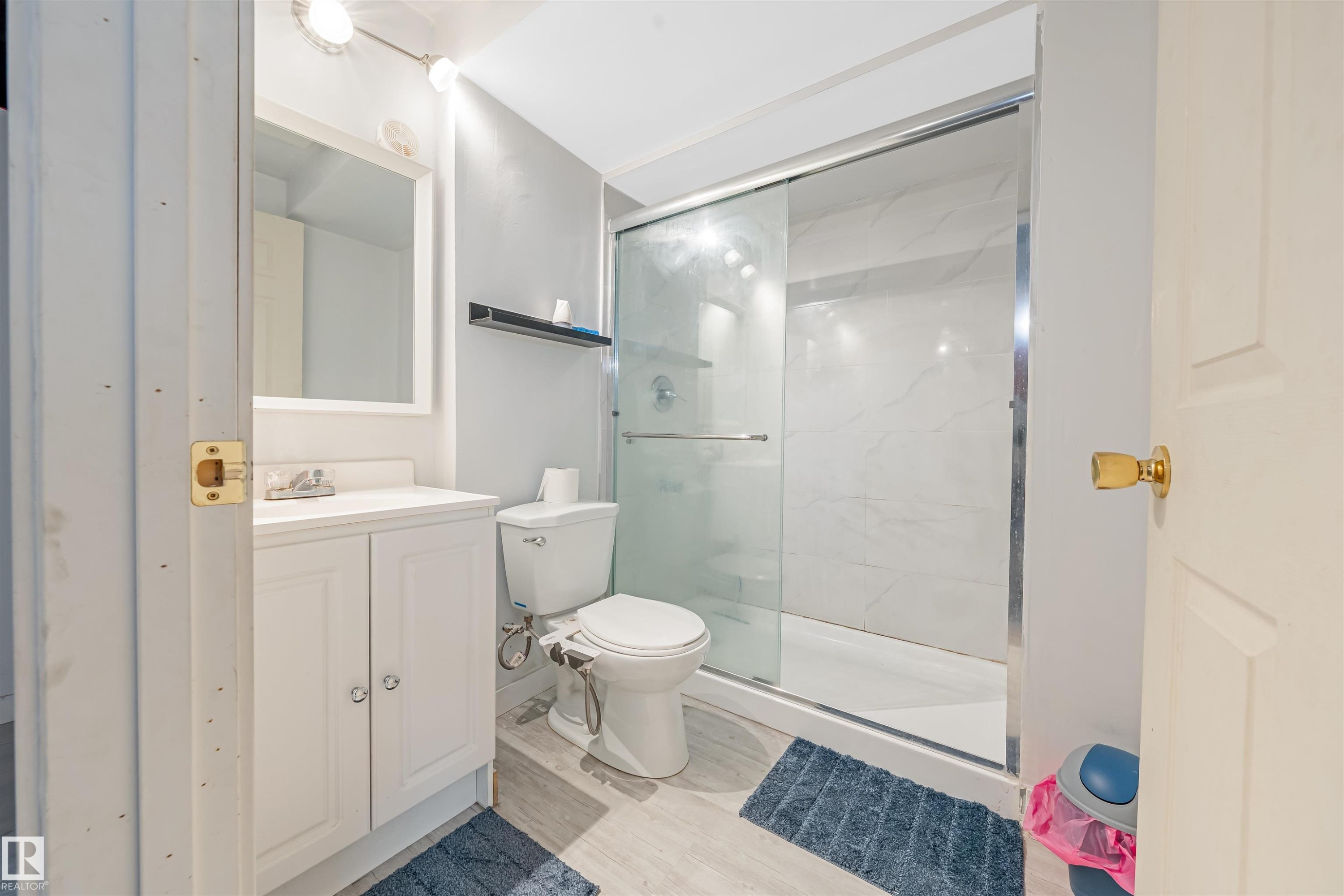 5417 14A Ave, Edmonton, AB - Indoor Photo Showing Bathroom