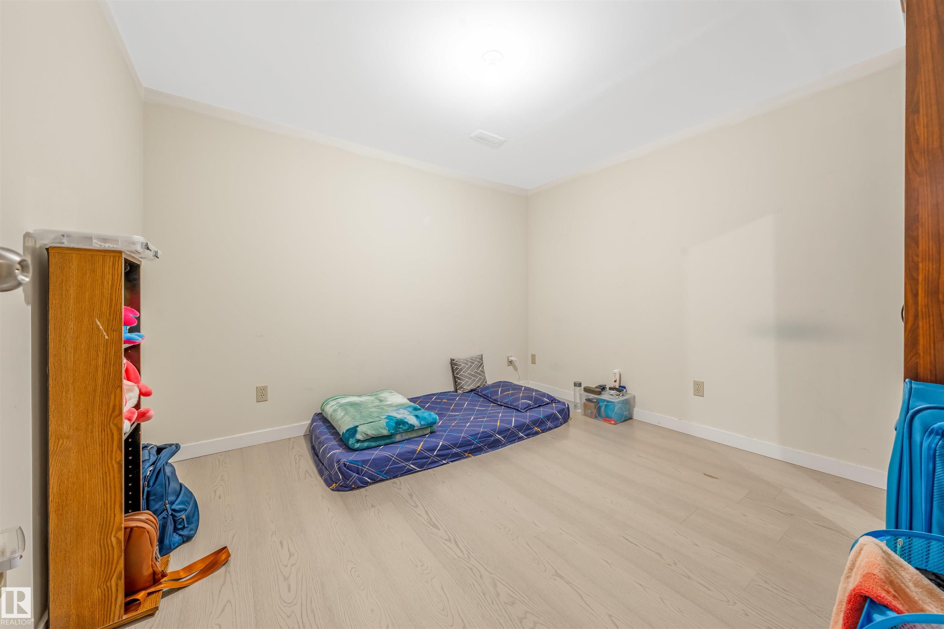5417 14A Ave, Edmonton, AB - Indoor Photo Showing Bedroom