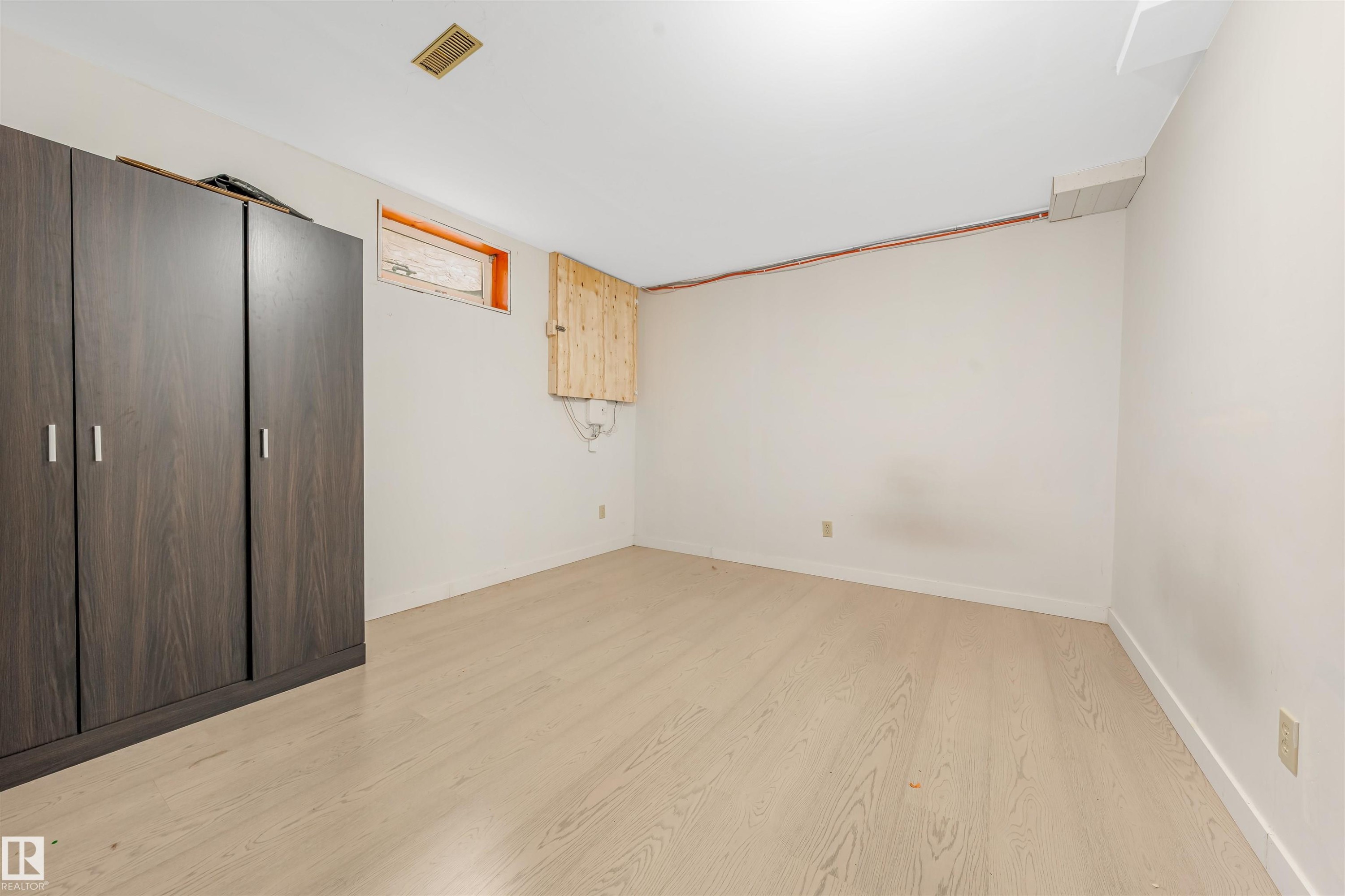 5417 14A Ave, Edmonton, AB - Indoor Photo Showing Other Room