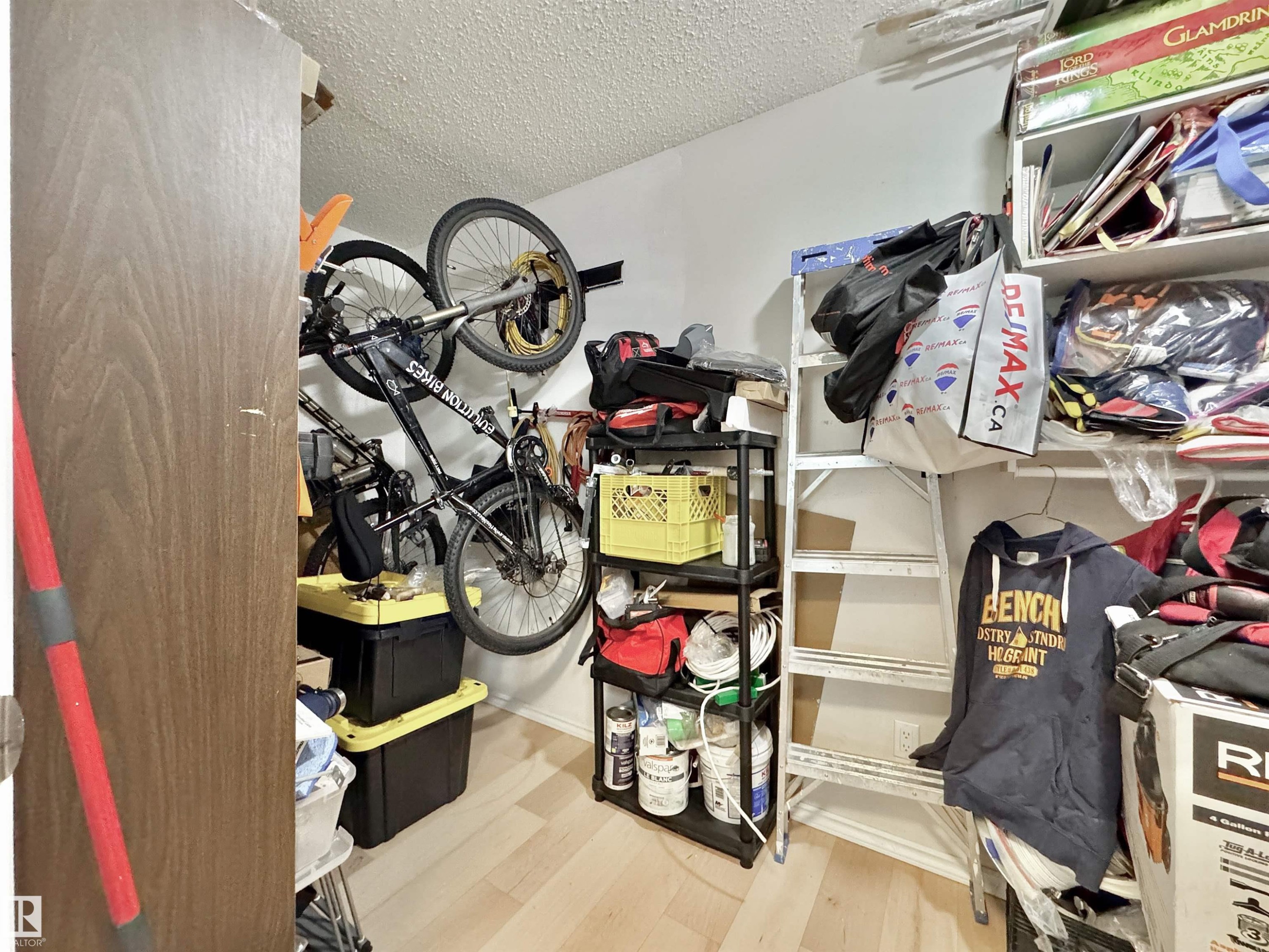Image quality insufficient for description - #29 13580 38 St Nw, Edmonton, AB - Indoor
