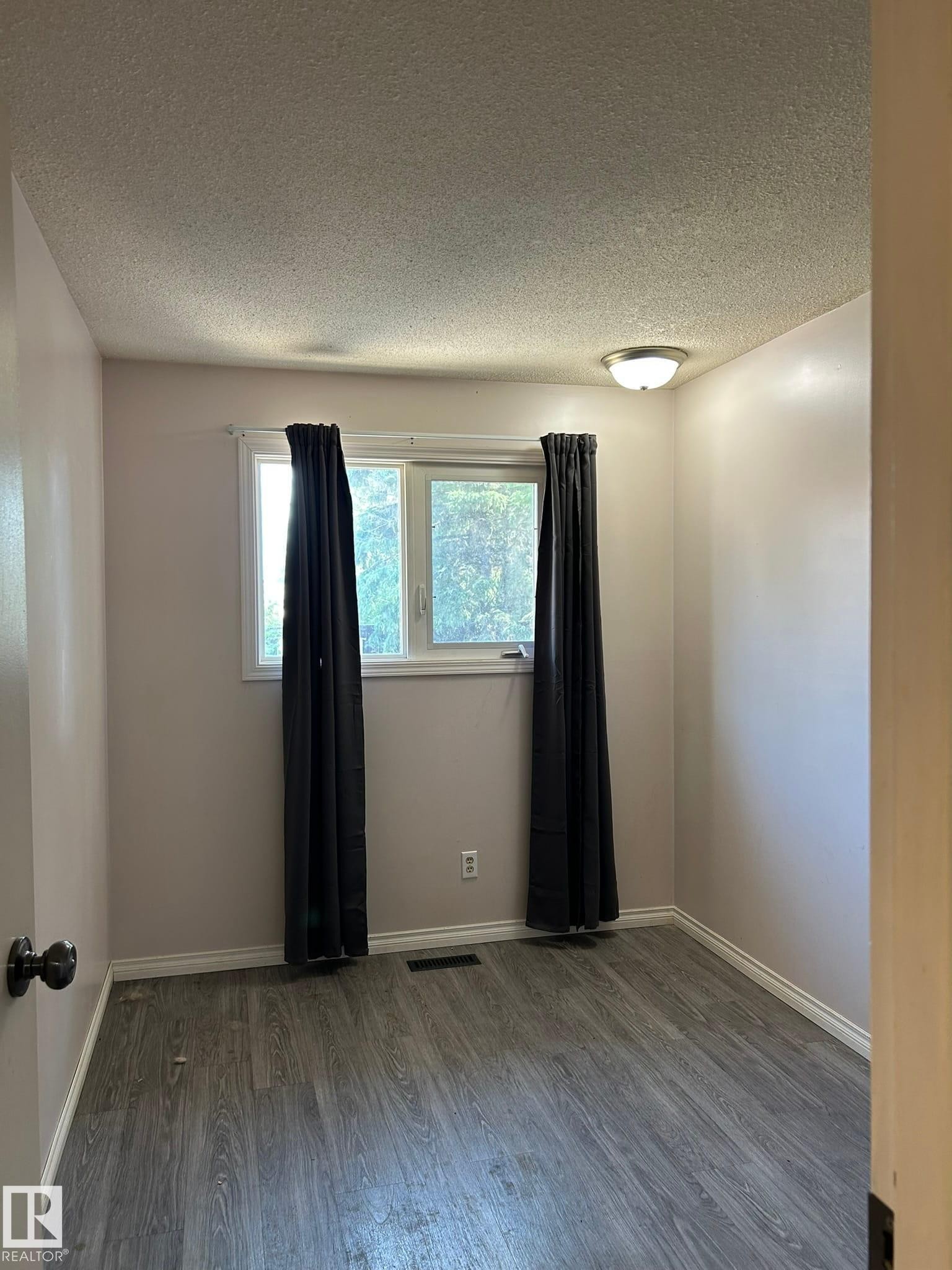 16411 106 Street Nw, Edmonton, AB - Indoor Photo Showing Other Room
