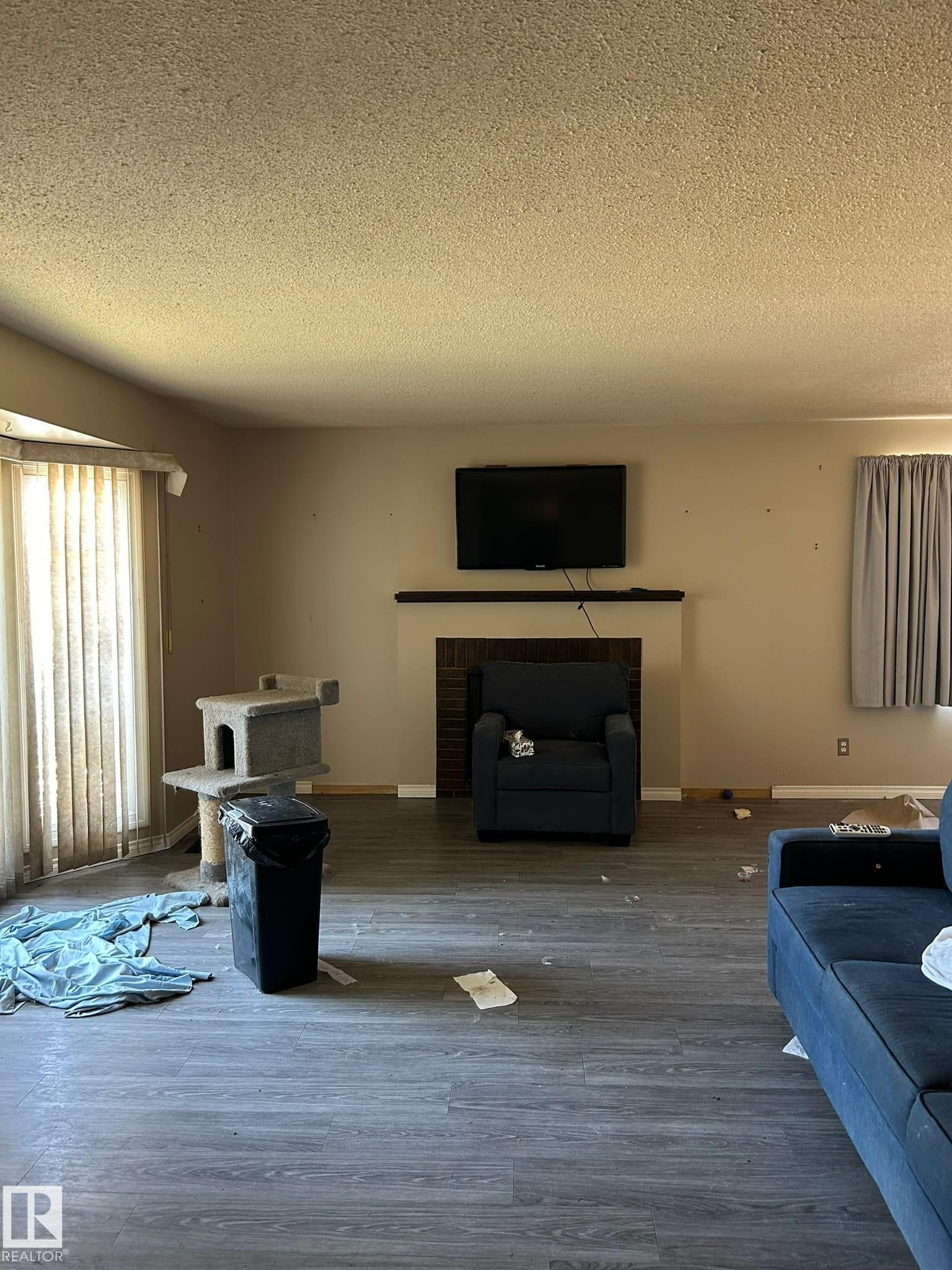 16411 106 Street Nw, Edmonton, AB - Indoor