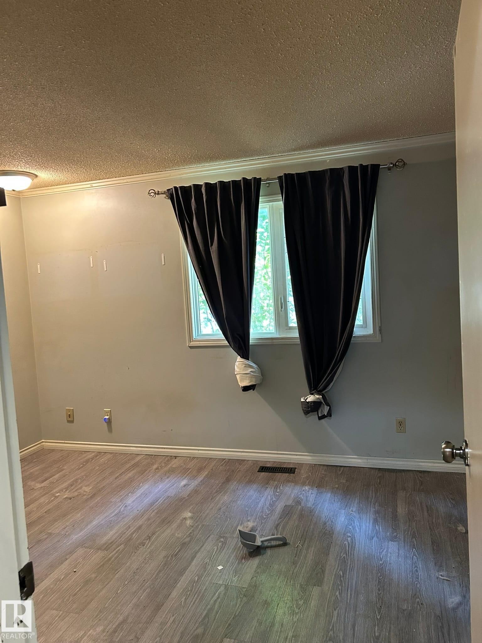 16411 106 Street Nw, Edmonton, AB - Indoor Photo Showing Other Room