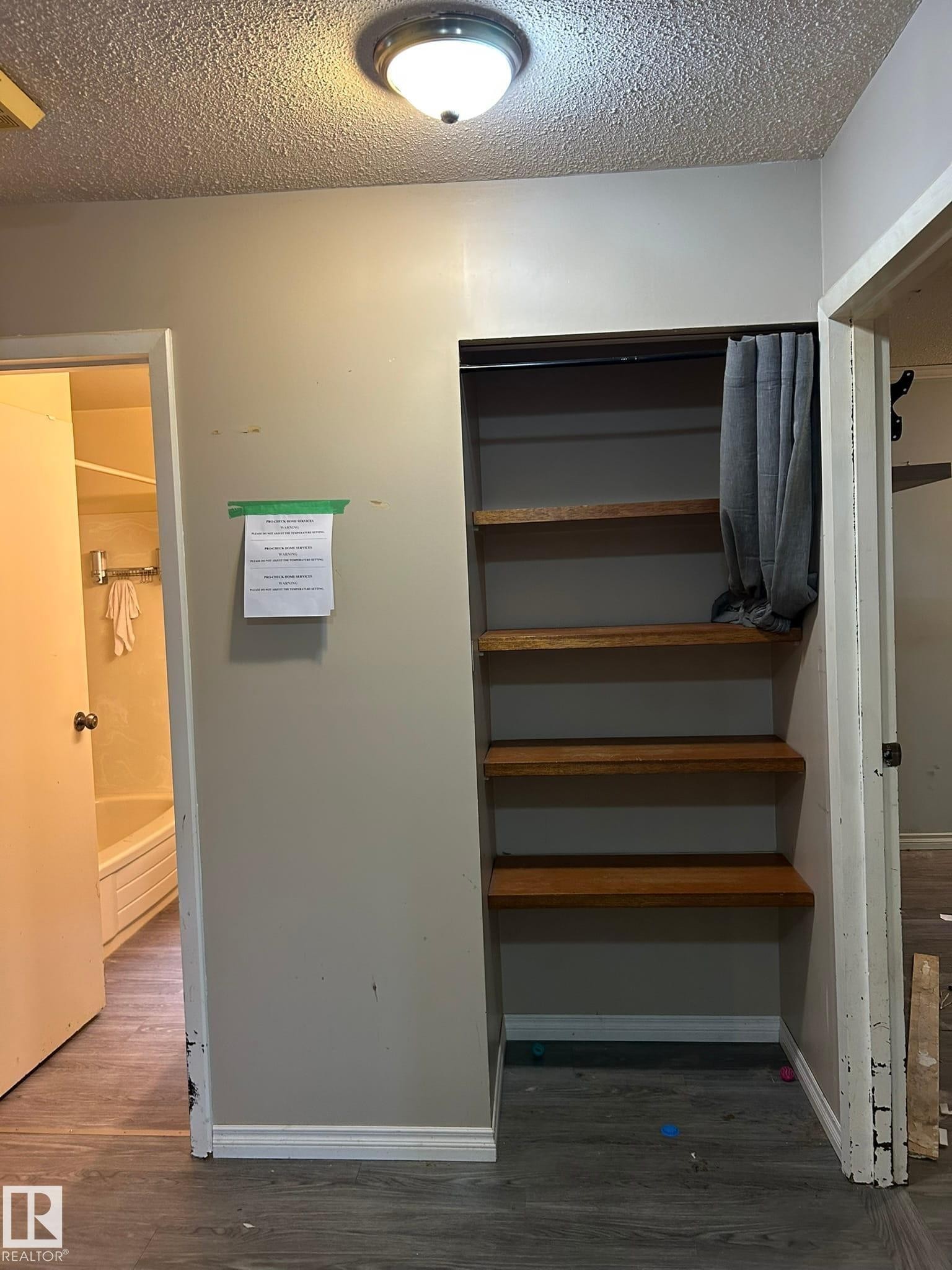 16411 106 Street Nw, Edmonton, AB - Indoor