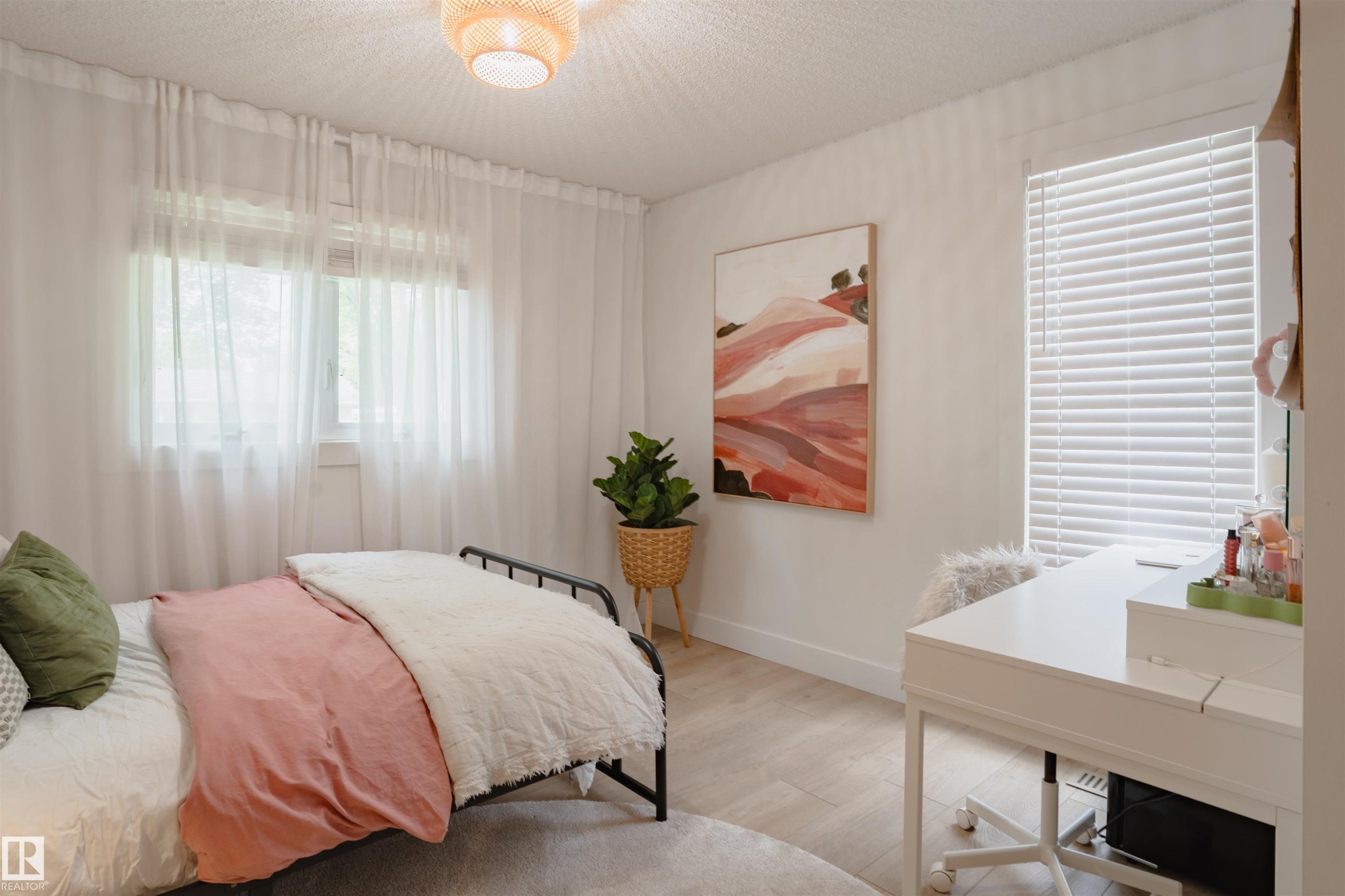 13 Flagstone Crescent, St. Albert, AB - Indoor Photo Showing Bedroom