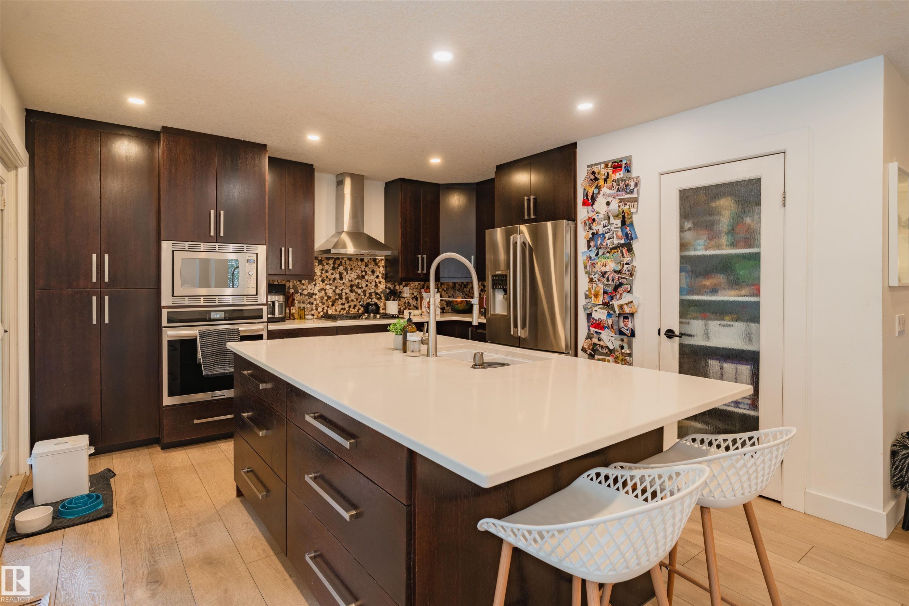 13 Flagstone Crescent, St. Albert, AB - Indoor Photo Showing Kitchen With Upgraded Kitchen