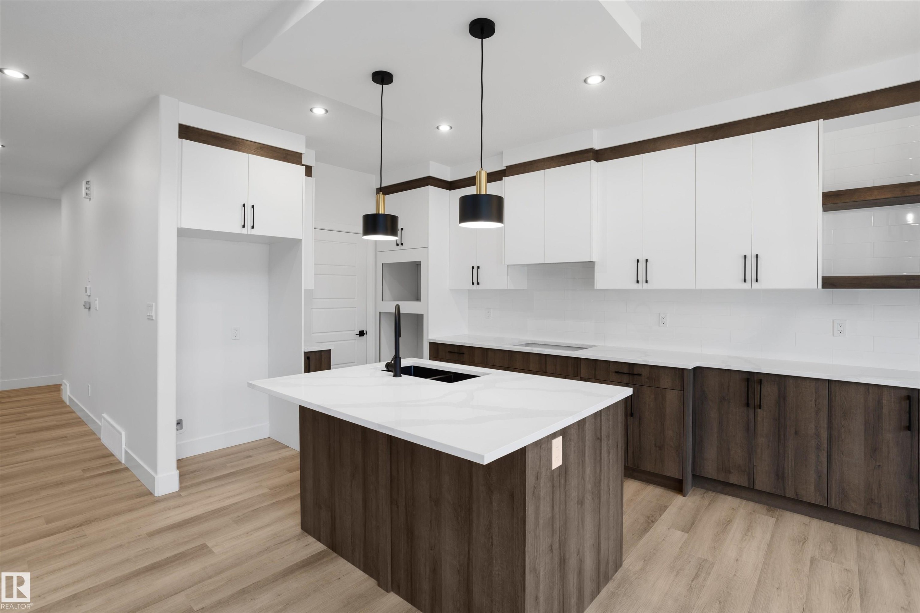 1772 Crossbill Loop Nw, Edmonton, AB - Indoor Photo Showing Kitchen