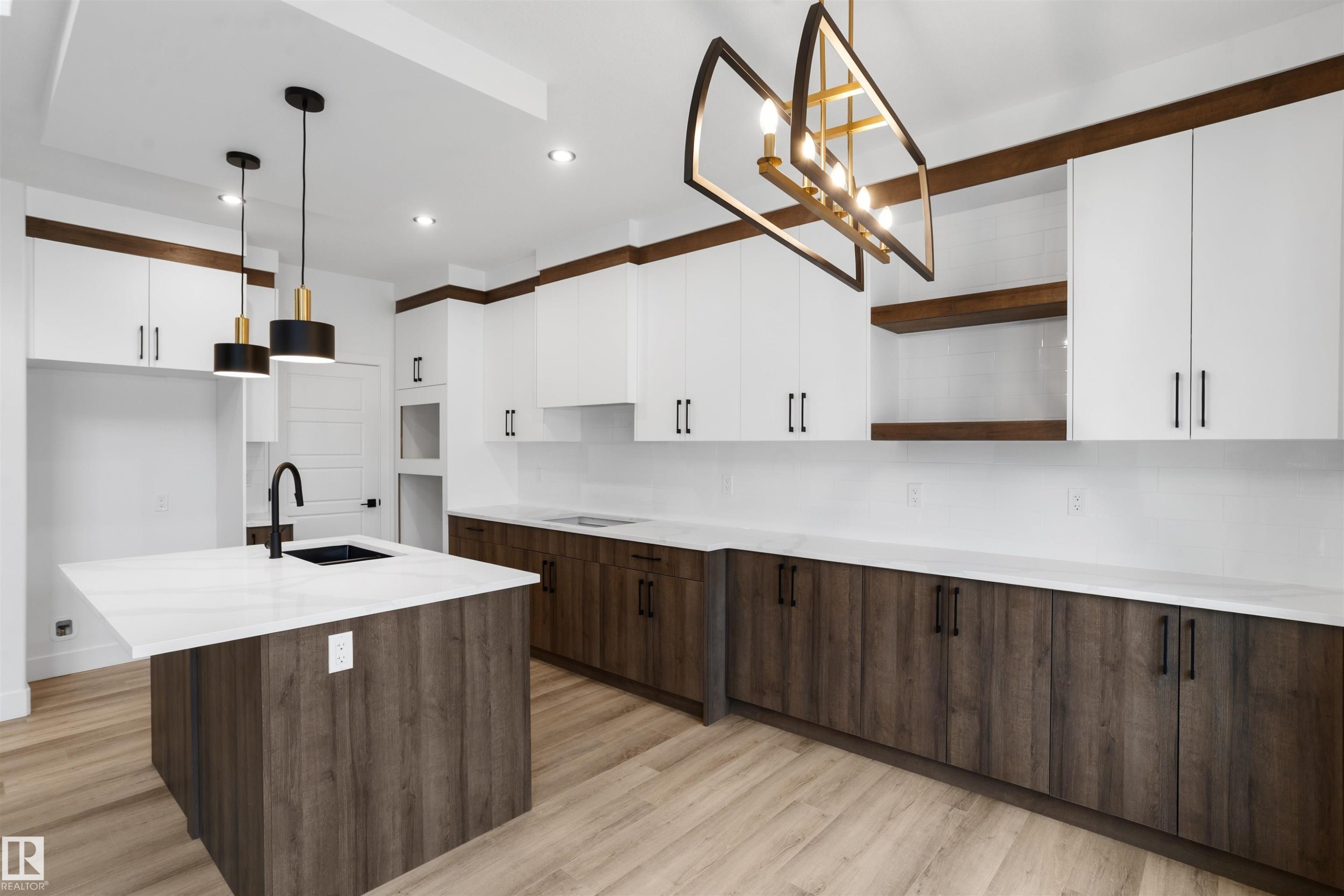 1772 Crossbill Loop Nw, Edmonton, AB - Indoor Photo Showing Kitchen With Upgraded Kitchen