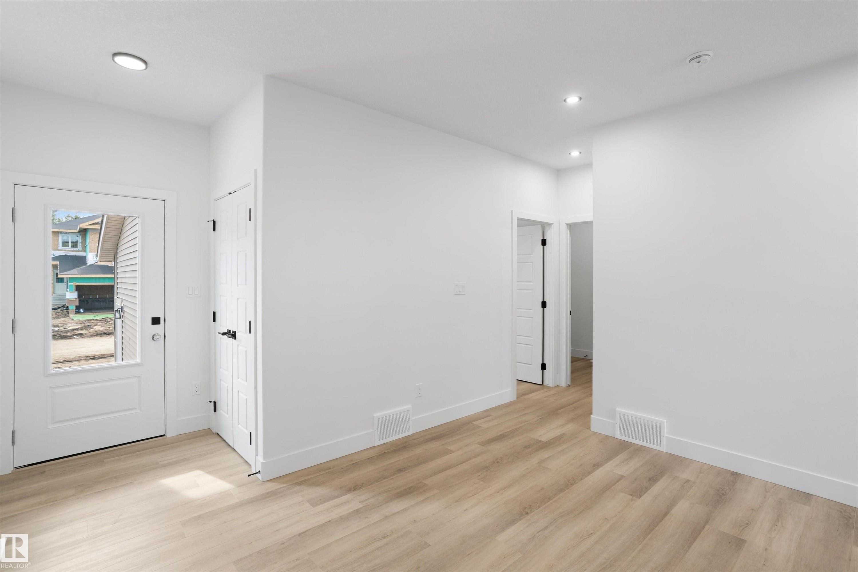 1772 Crossbill Loop Nw, Edmonton, AB - Indoor Photo Showing Other Room