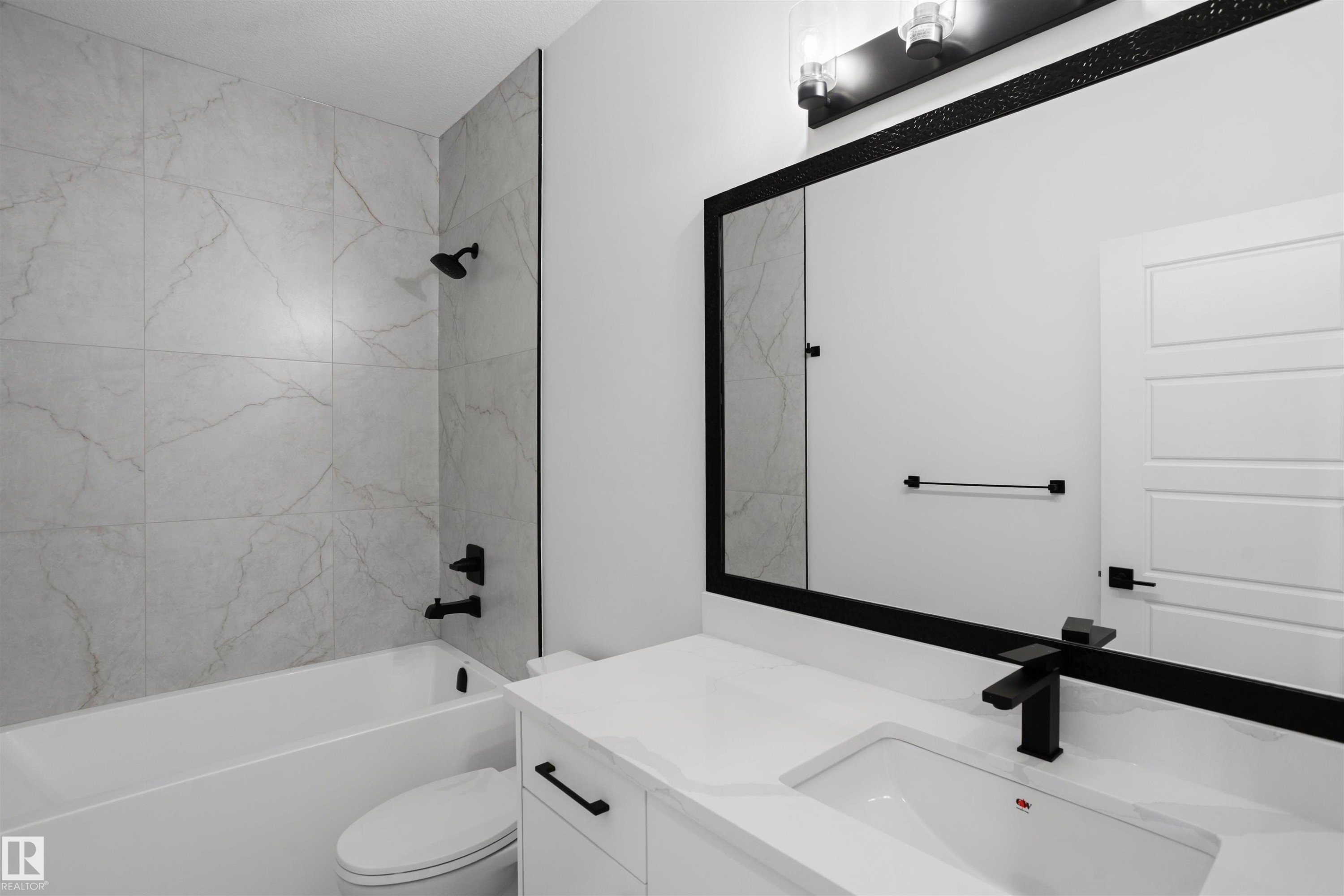 1772 Crossbill Loop Nw, Edmonton, AB - Indoor Photo Showing Bathroom