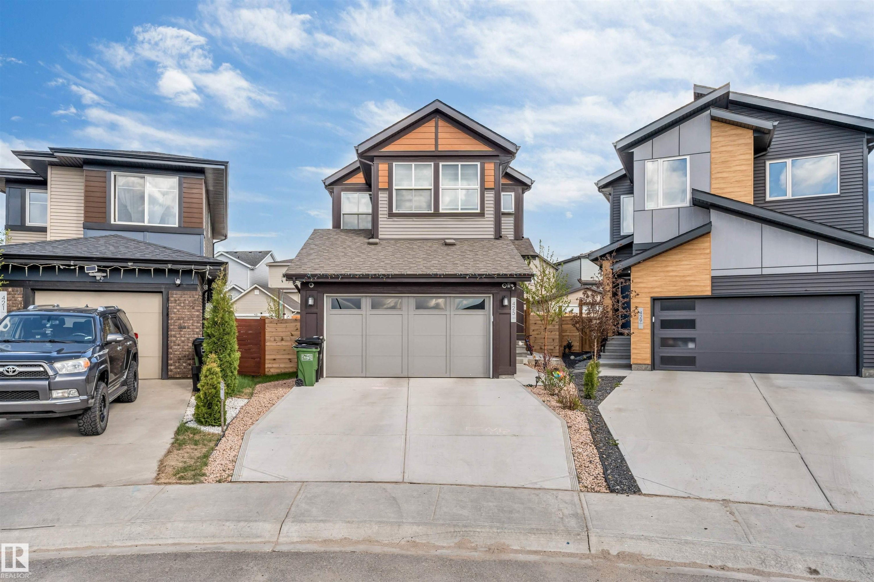 Contemporary two-story residence featuring a neutral siding facade, dark trim accents, and a two-car garage - 425 41 Street, Edmonton, AB - Outdoor With Facade
