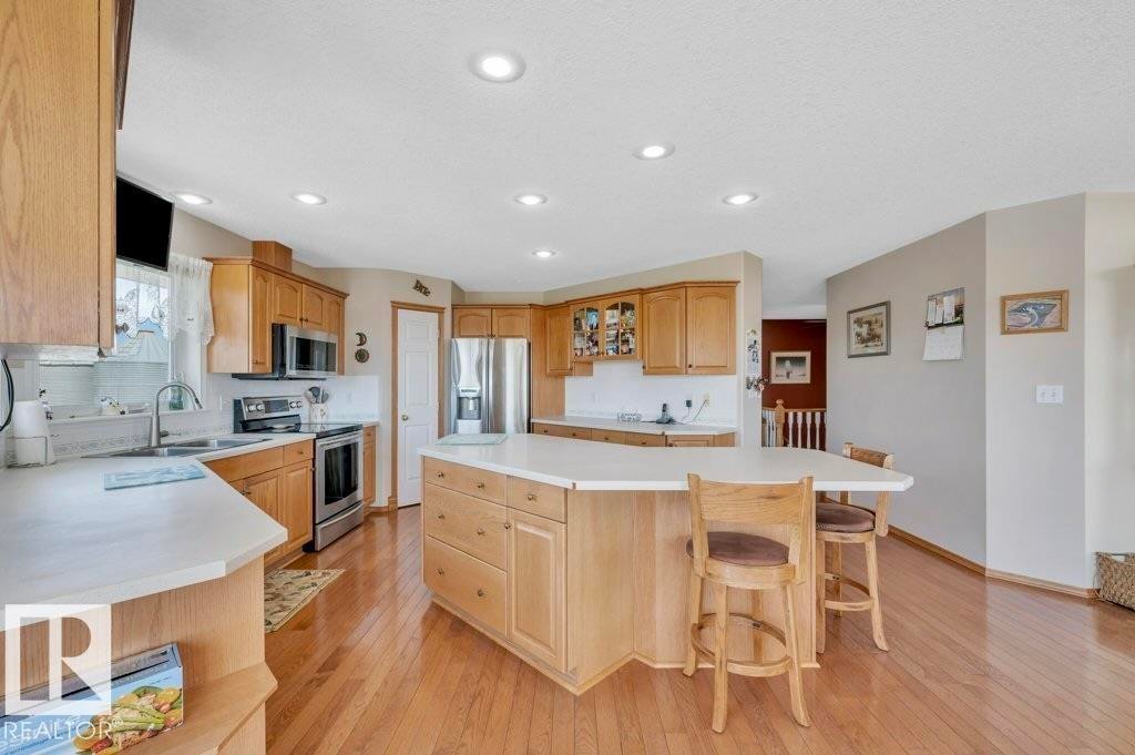 51111 Rr 233, Rural Strathcona County, AB - Indoor Photo Showing Kitchen