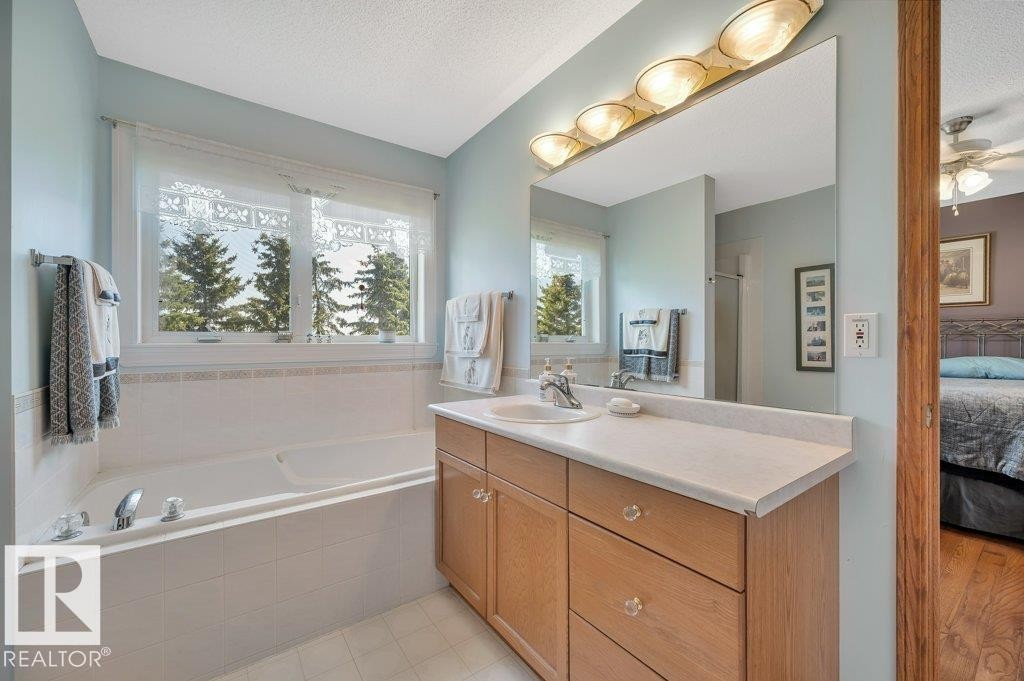 51111 Rr 233, Rural Strathcona County, AB - Indoor Photo Showing Bathroom
